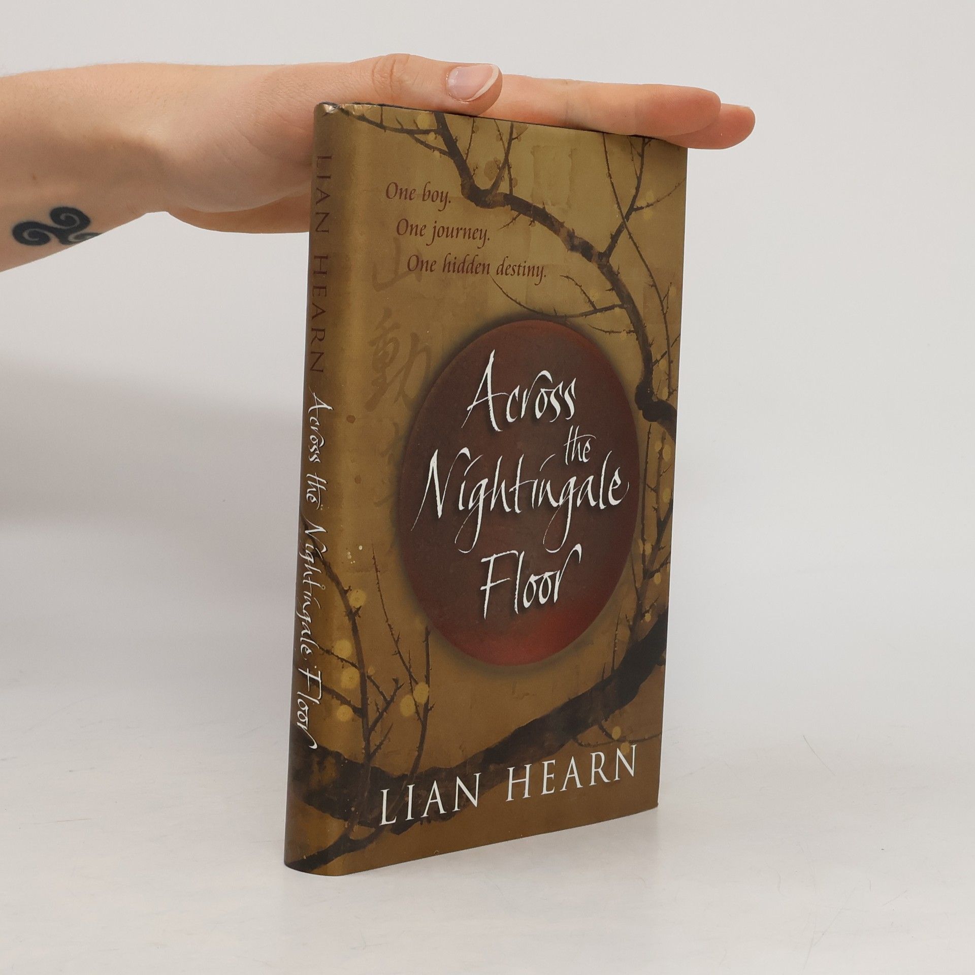 Lian Hearn Across the Nightingale Floor