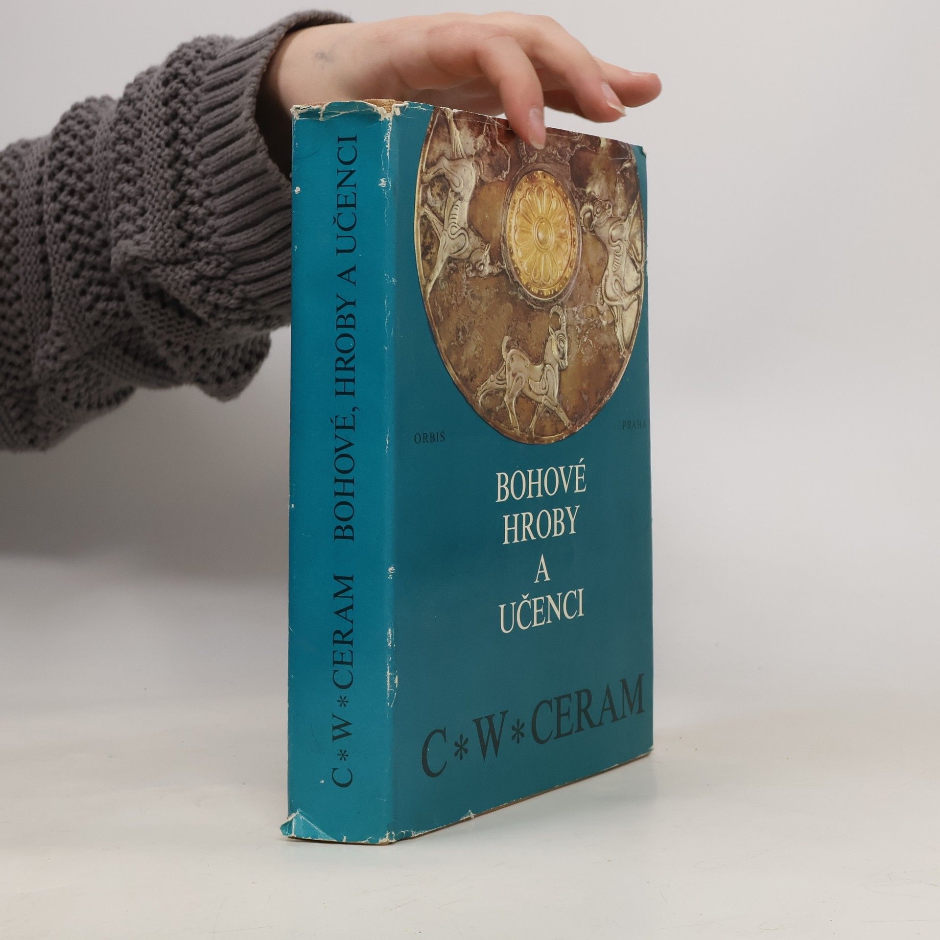 C. W. Ceram Bohové, hroby a učenci
