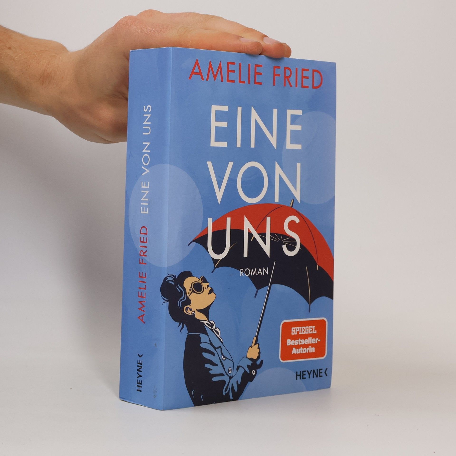 Eine von uns