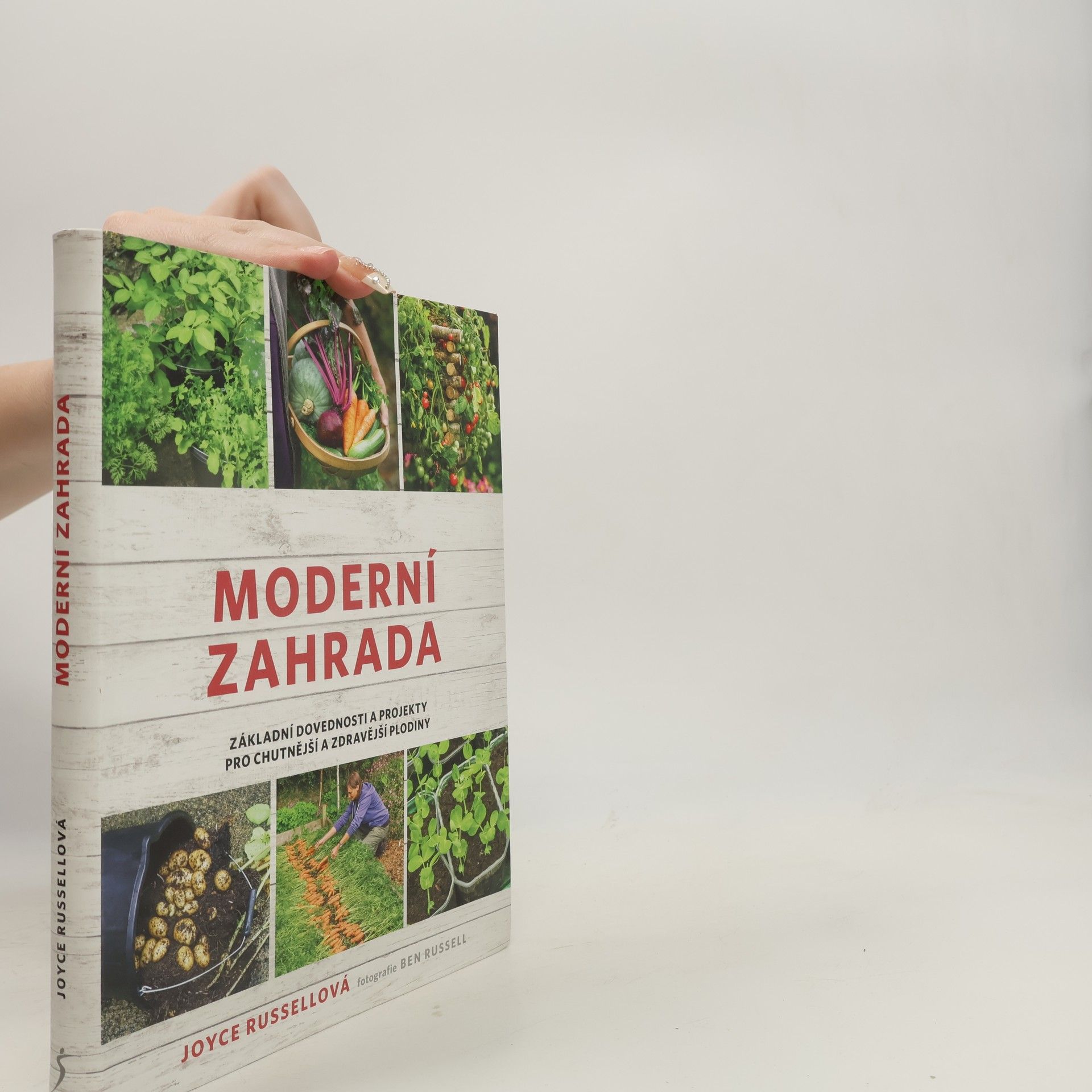 Ben Russell Moderní zahrada