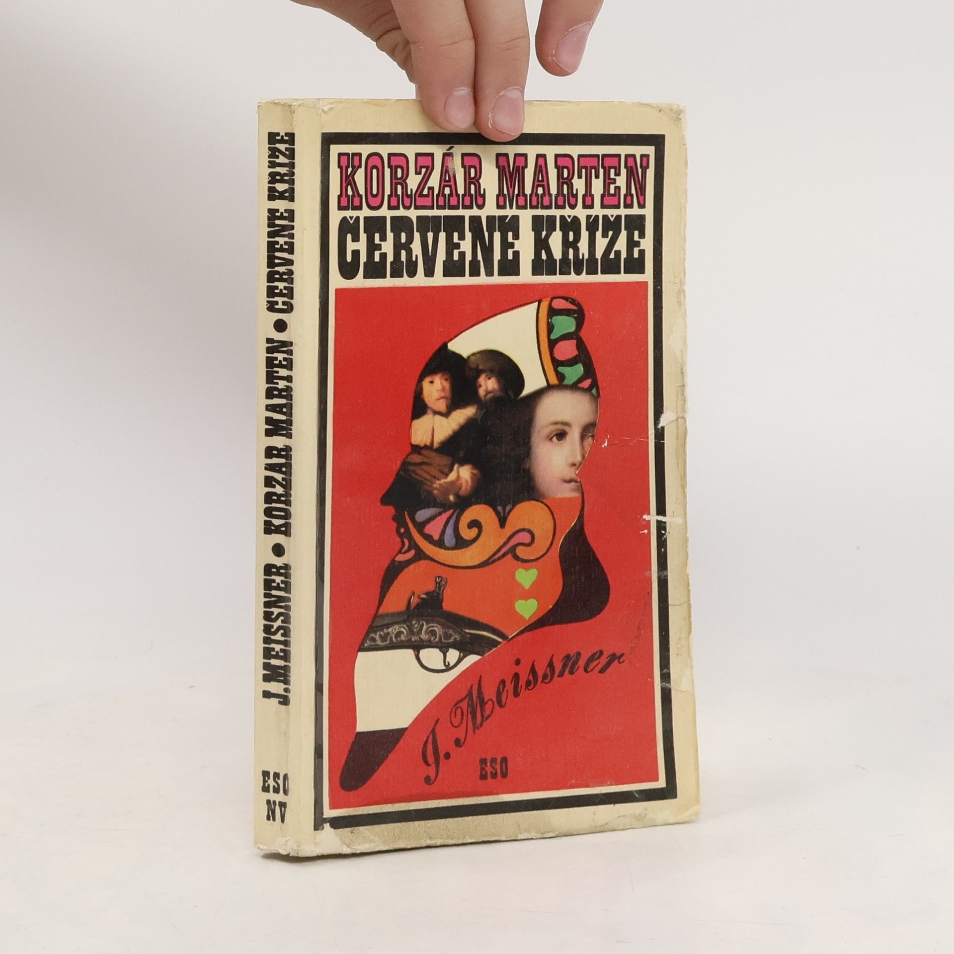 Korzár Marten. Červené kříže