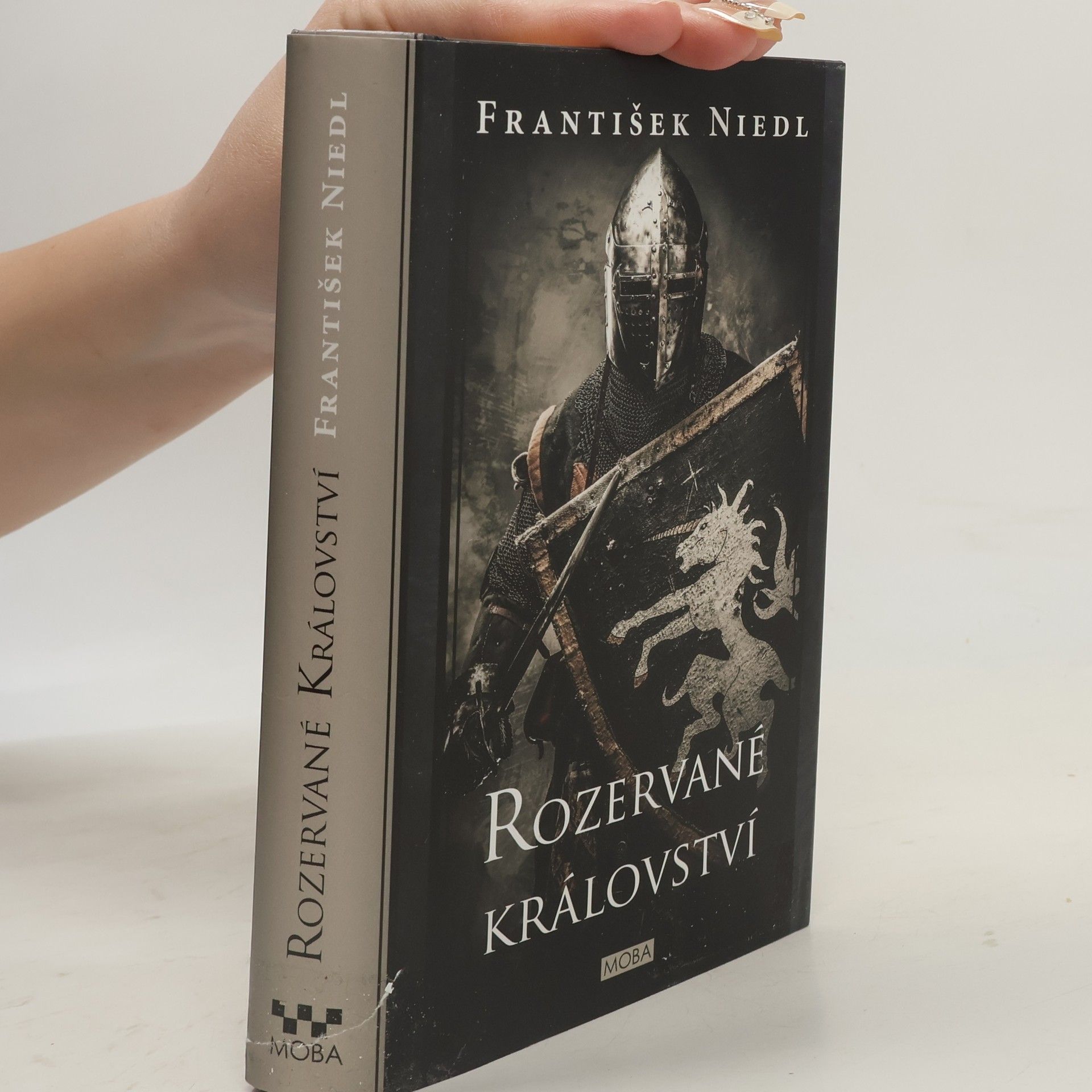 František Niedl Rozervané království