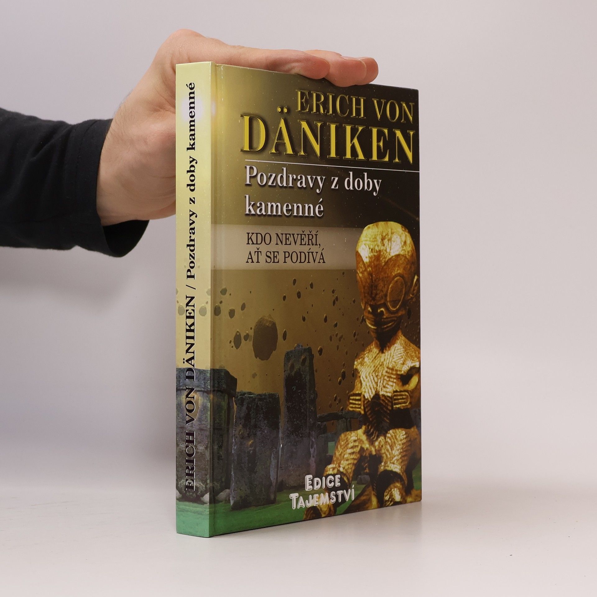 Erich von Däniken Pozdravy z doby kamenné. Kdo nevěří, ať se podívá