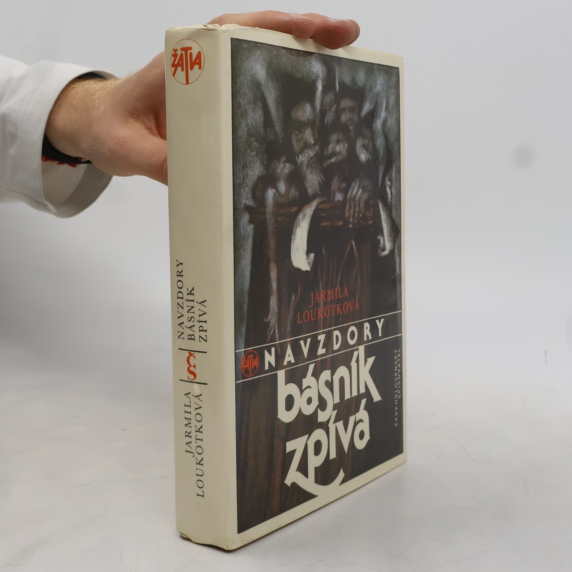 Jarmila Loukotková Navzdory básník zpívá