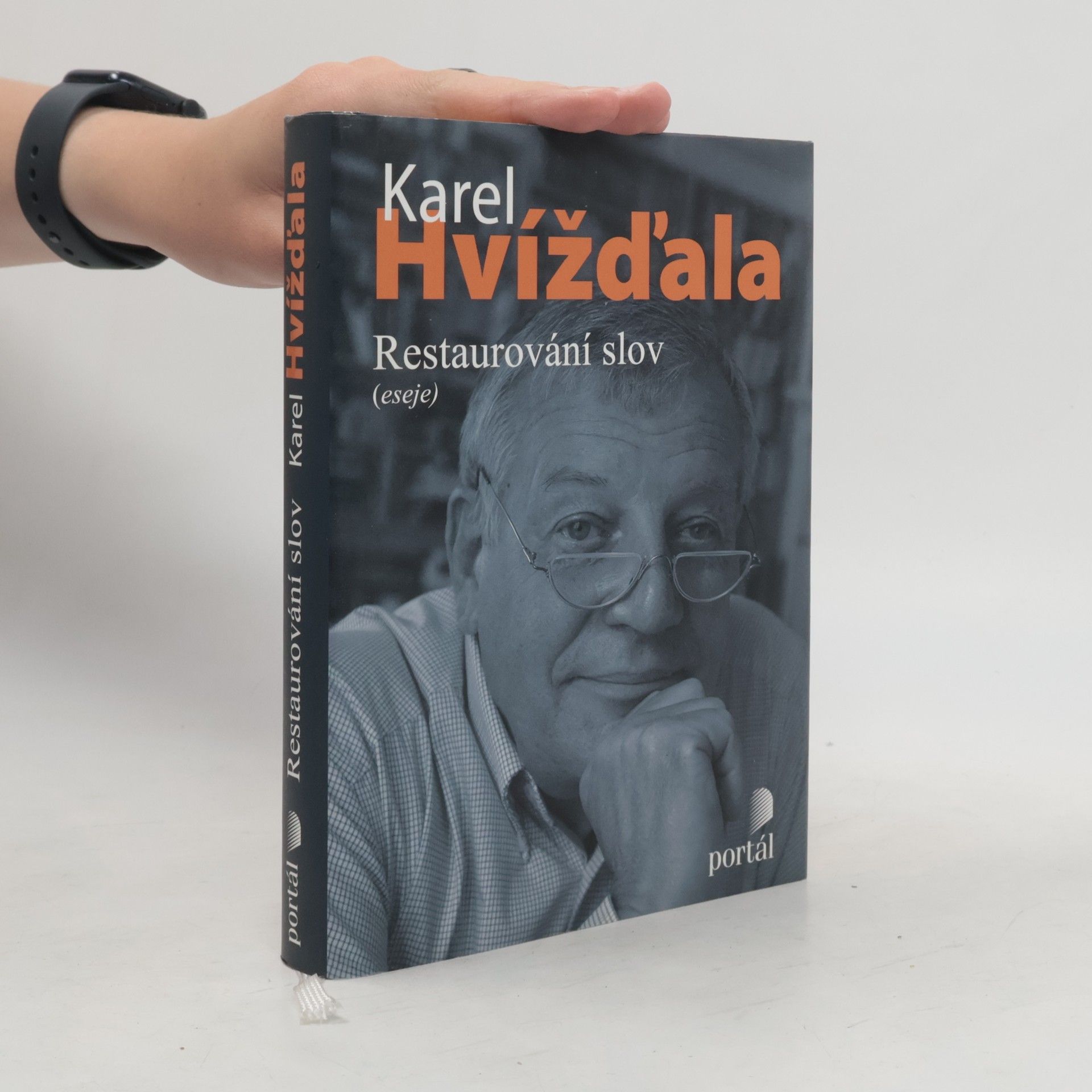 Karel Hvížďala Restaurování slov. Eseje a texty o médiích 2005-2008