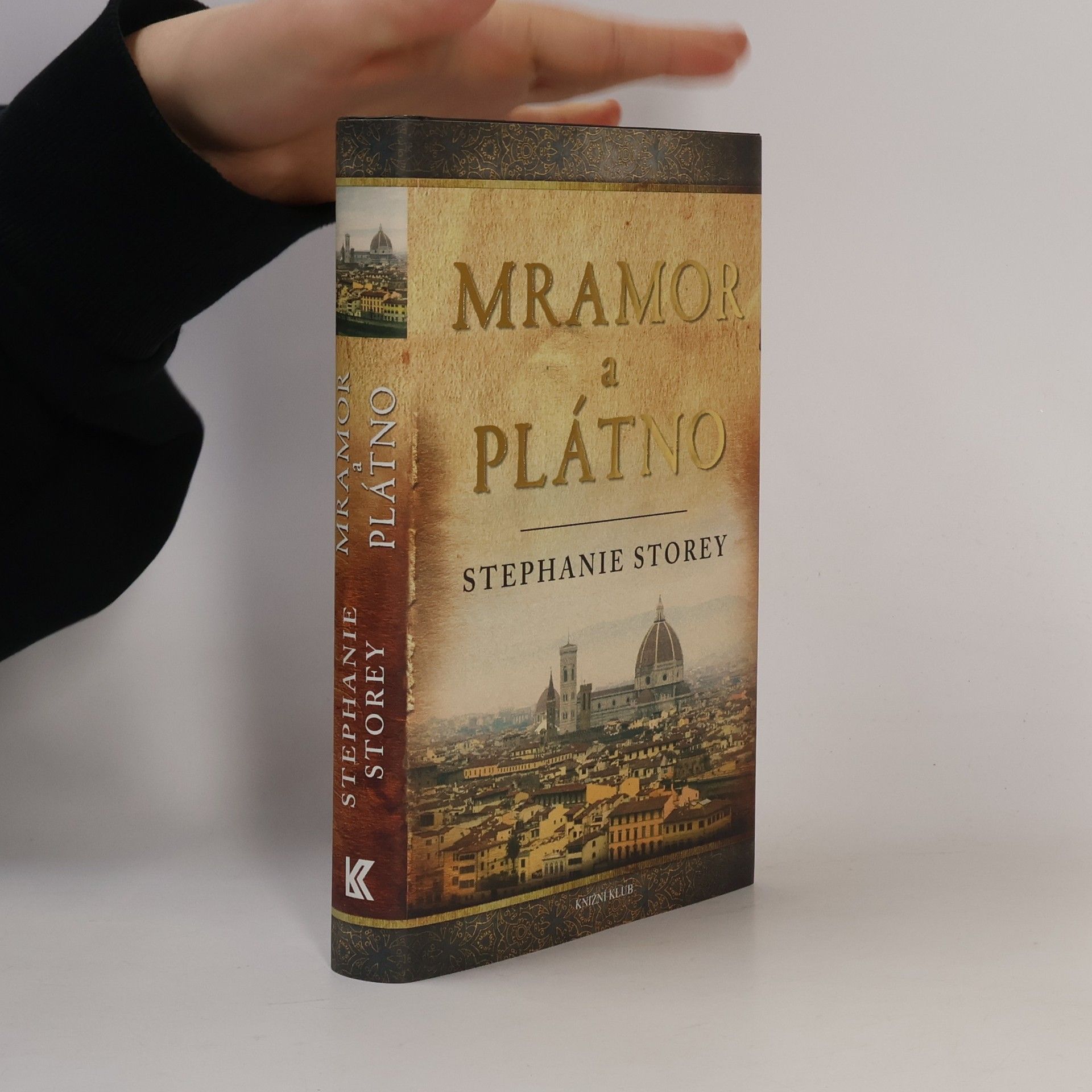 Stephanie Storey Mramor a plátno