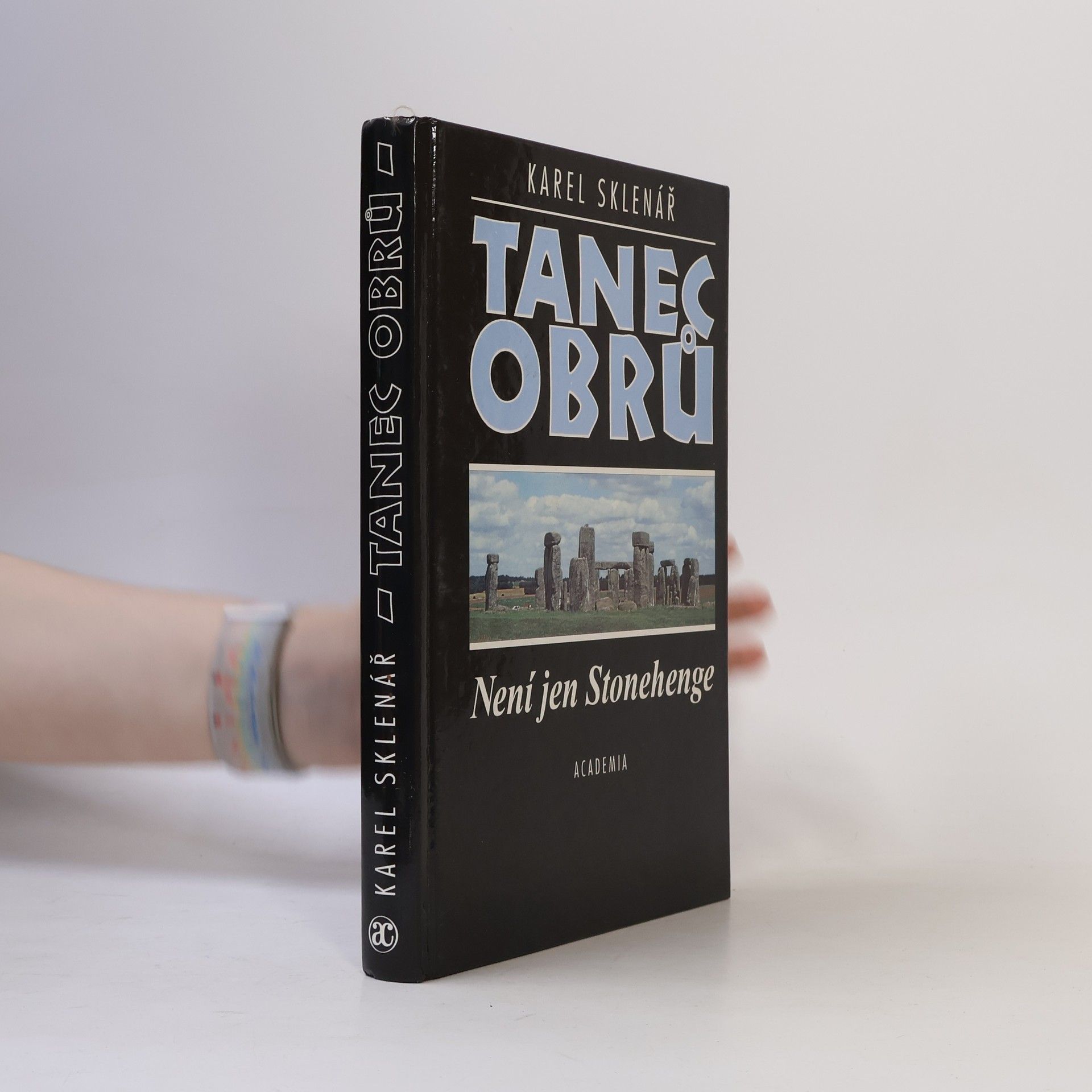 Karel Sklenář Tanec obrů: Není jen Stonehenge