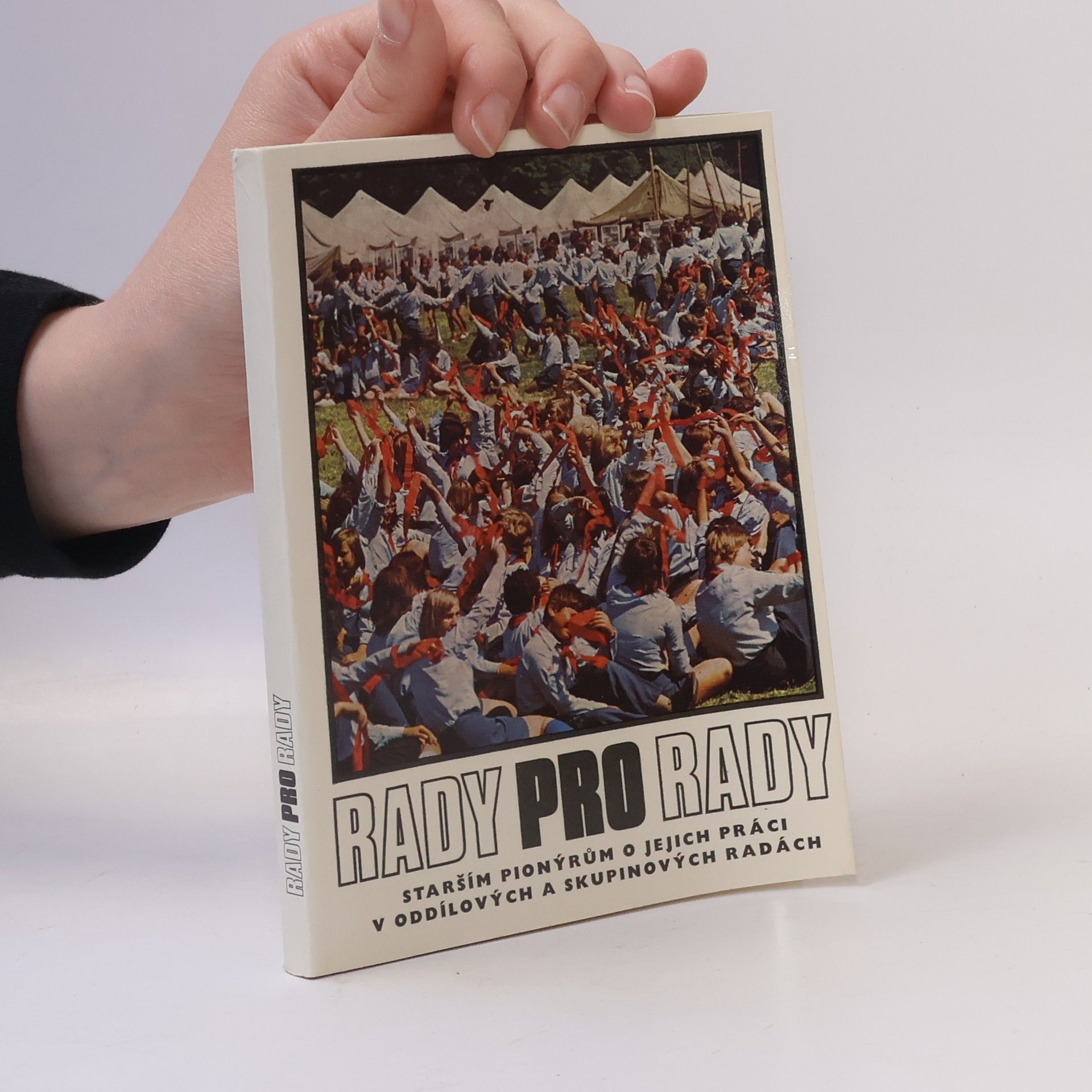 Socialistický svaz mládeže Pionýrská organizace Česká ústřední rada Rady pro rady : starším pionýrům o jejich práci v oddílových a skupinových radách