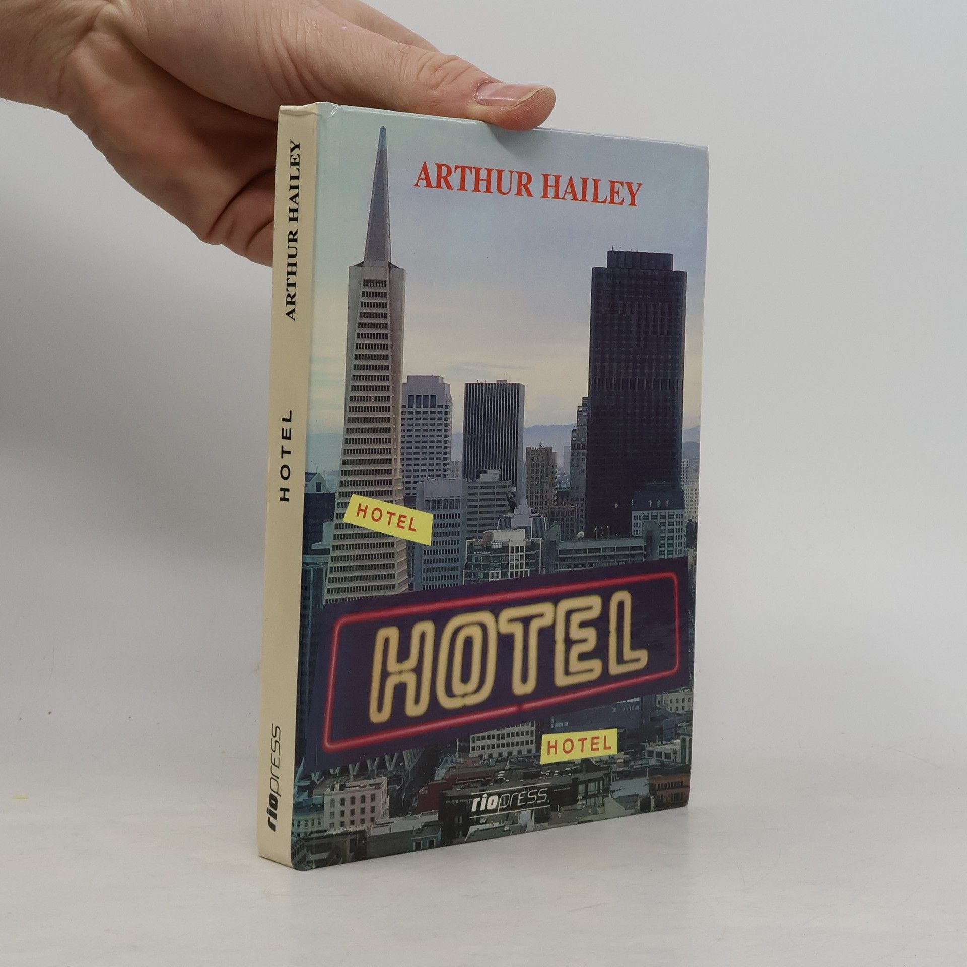 Arthur Hailey Hotel