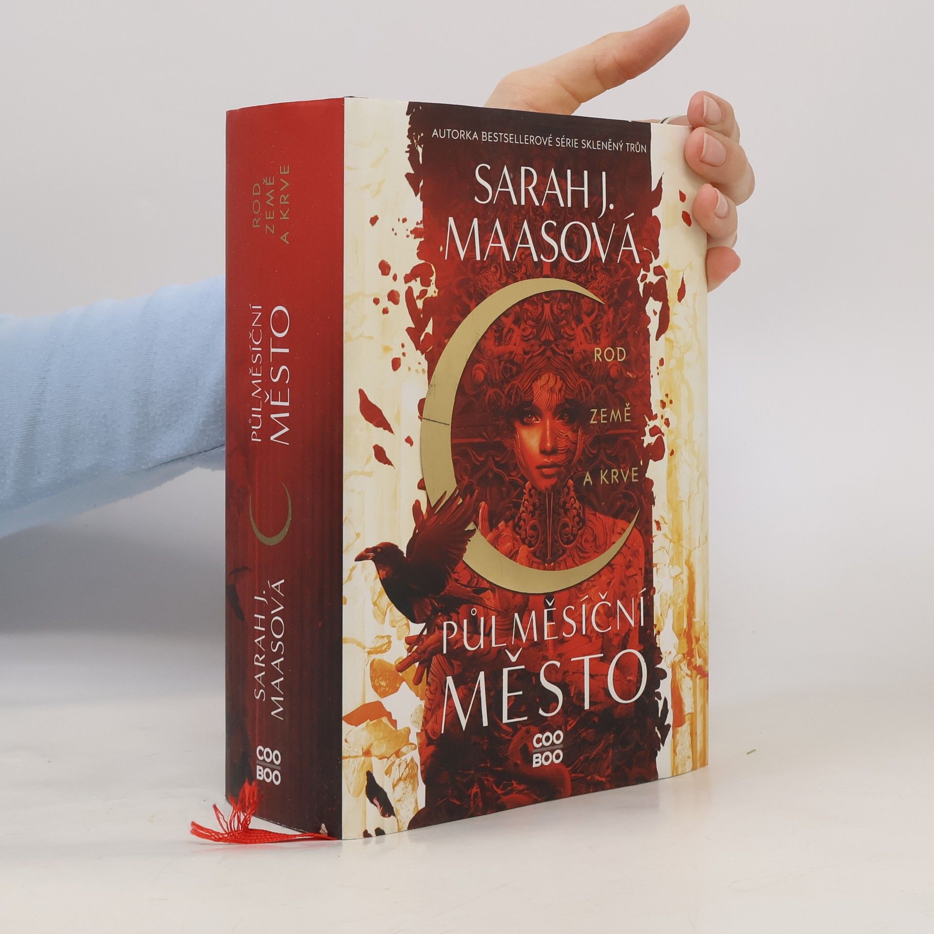 Sarah J. Maas Půlměsíční město. Rod země a krve