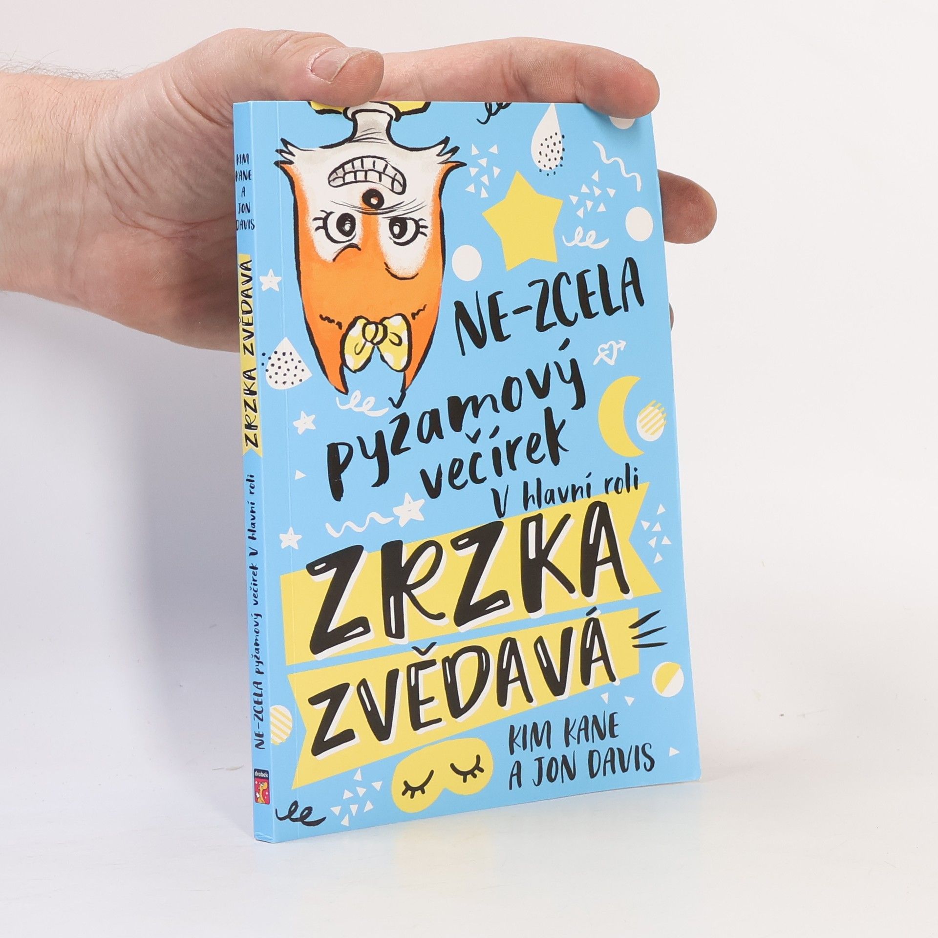 Ne-zcela pyžamový večírek. V hlavní roli Zrzka Zvědavá
