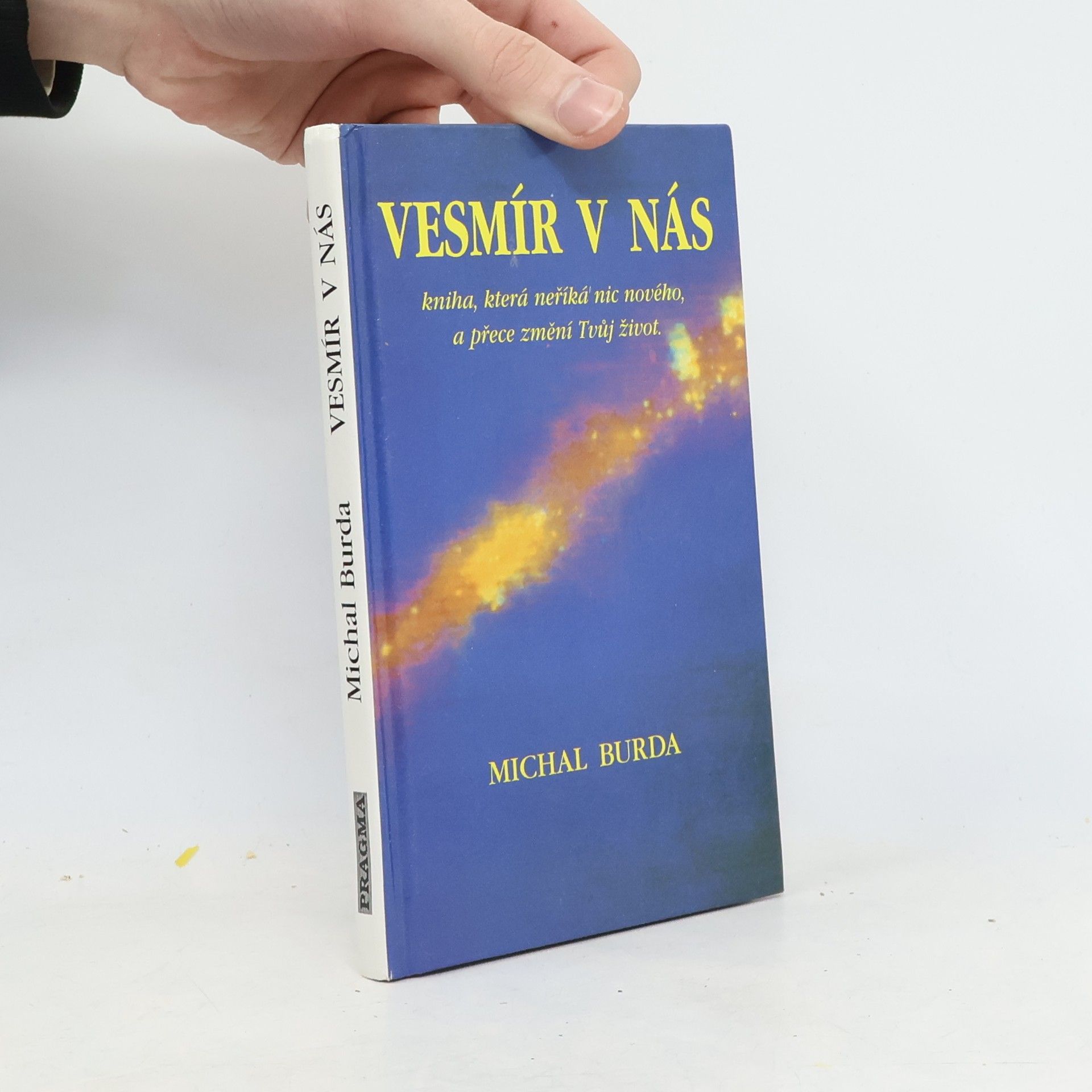 Michal Burda Vesmír v nás: Kniha, která neříká nic nového, a přece změní Tvůj život