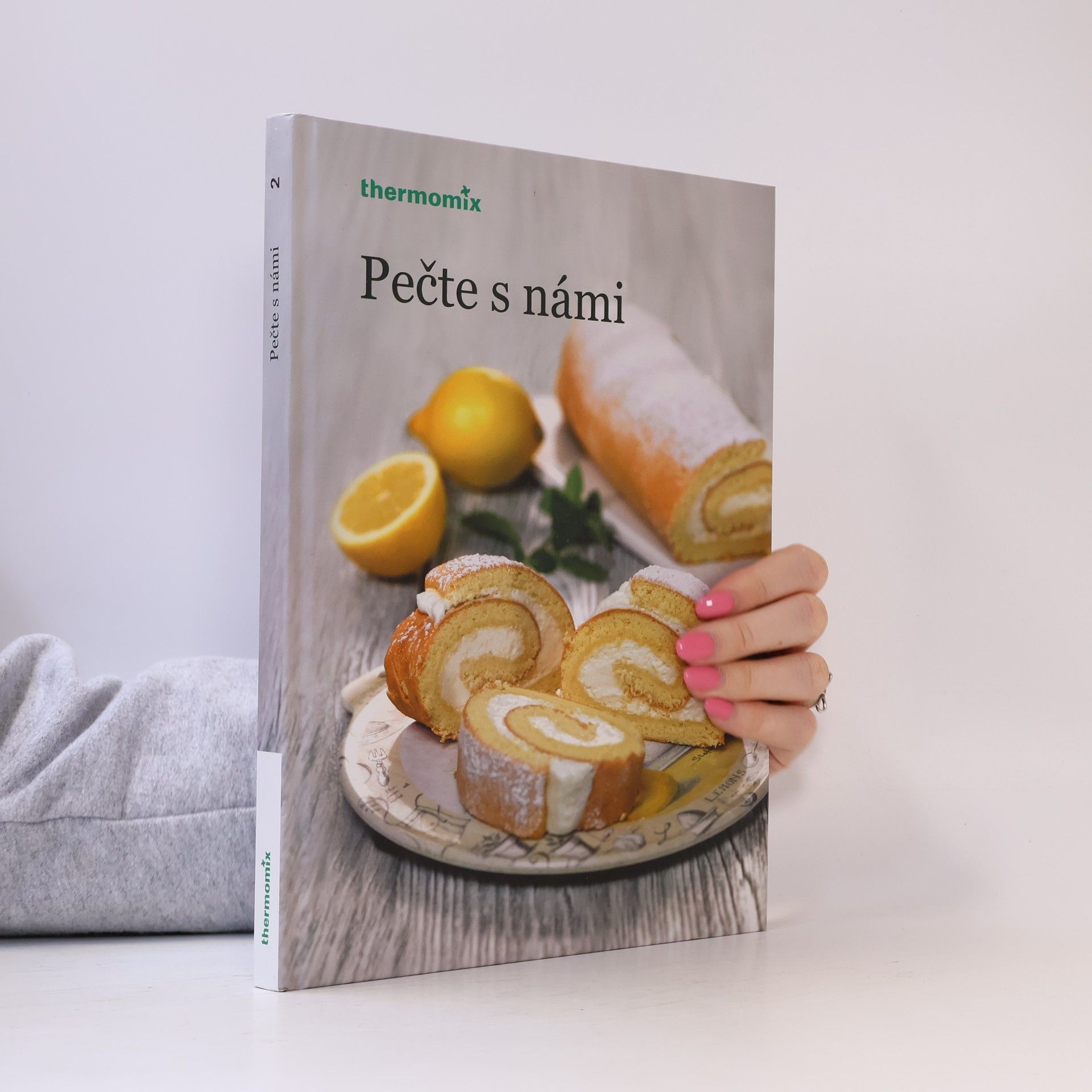 Kolektiv autorů Pečte s námi