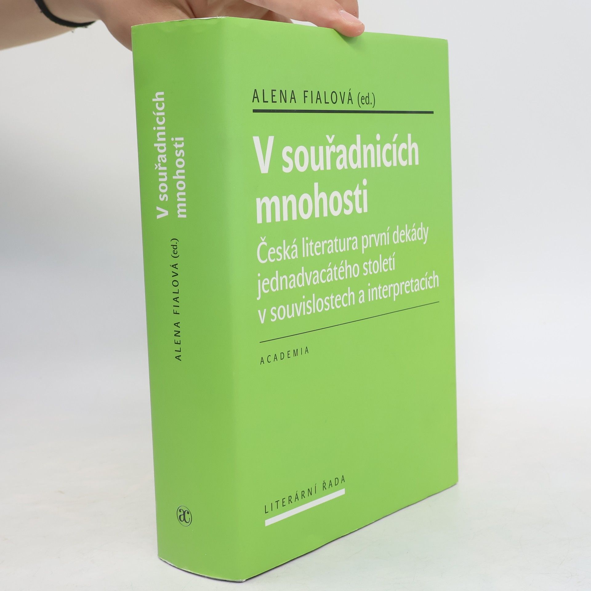 Alena Fialová V souřadnicích mnohosti. Česká literatura první dekády jednadvacátého století v souvislostech a interpretacích