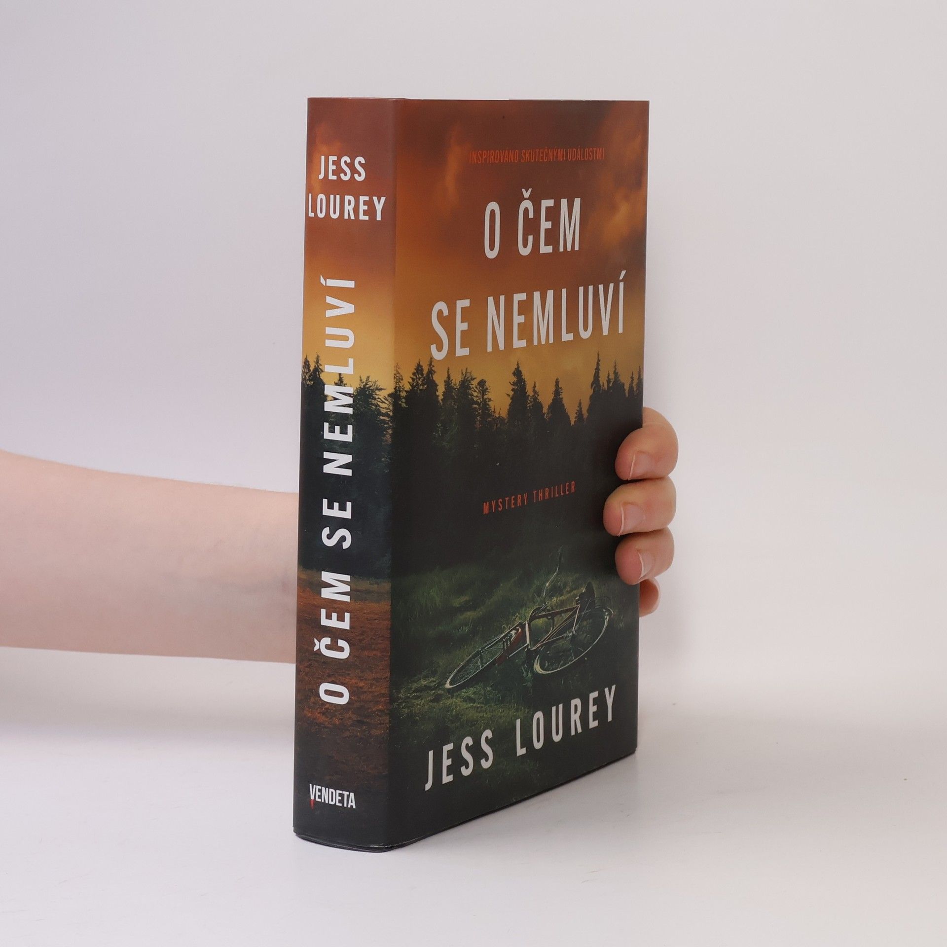 Jess Lourey O čem se nemluví