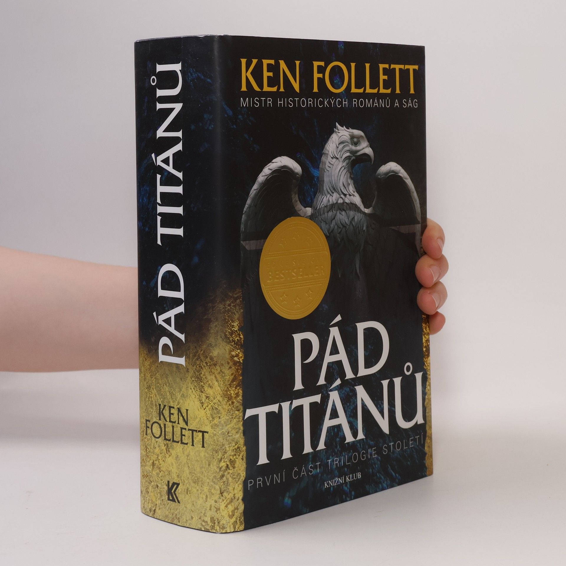 Ken Follett Pád titánů