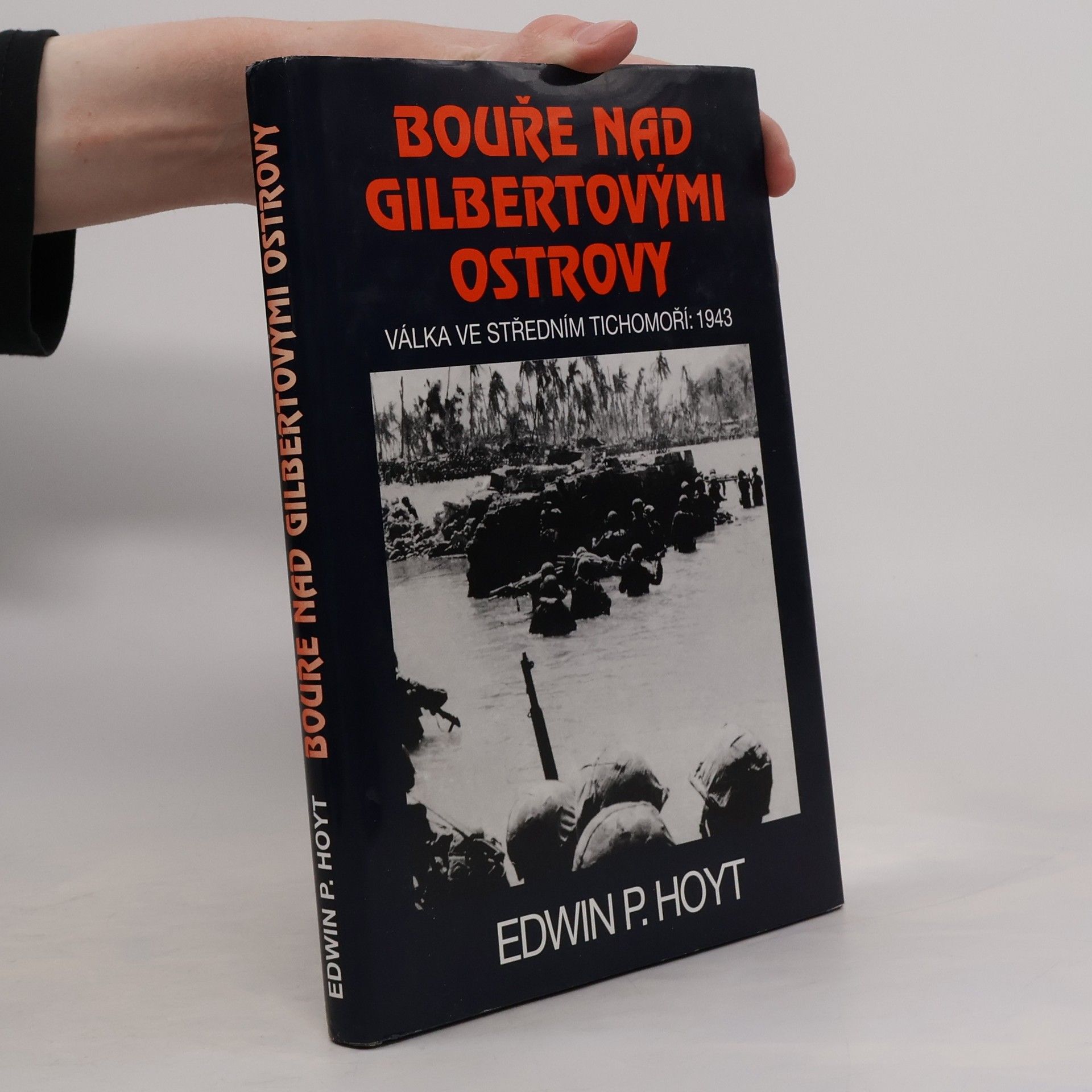 Edwin Palmer Hoyt Bouře nad Gilbertovými ostrovy. Válka ve středním Tichomoří: 1943
