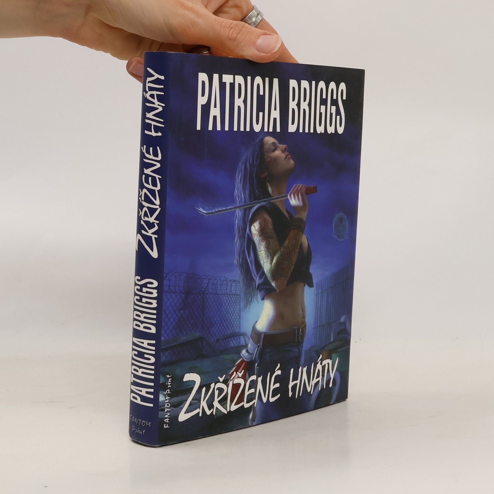 Patricia Briggs Zkřížené hnáty