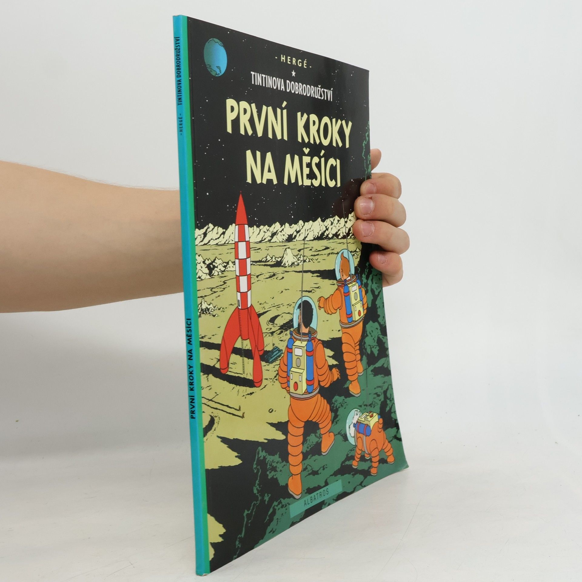 Hergé Tintinova dobrodružství 17. První kroky na Měsíci