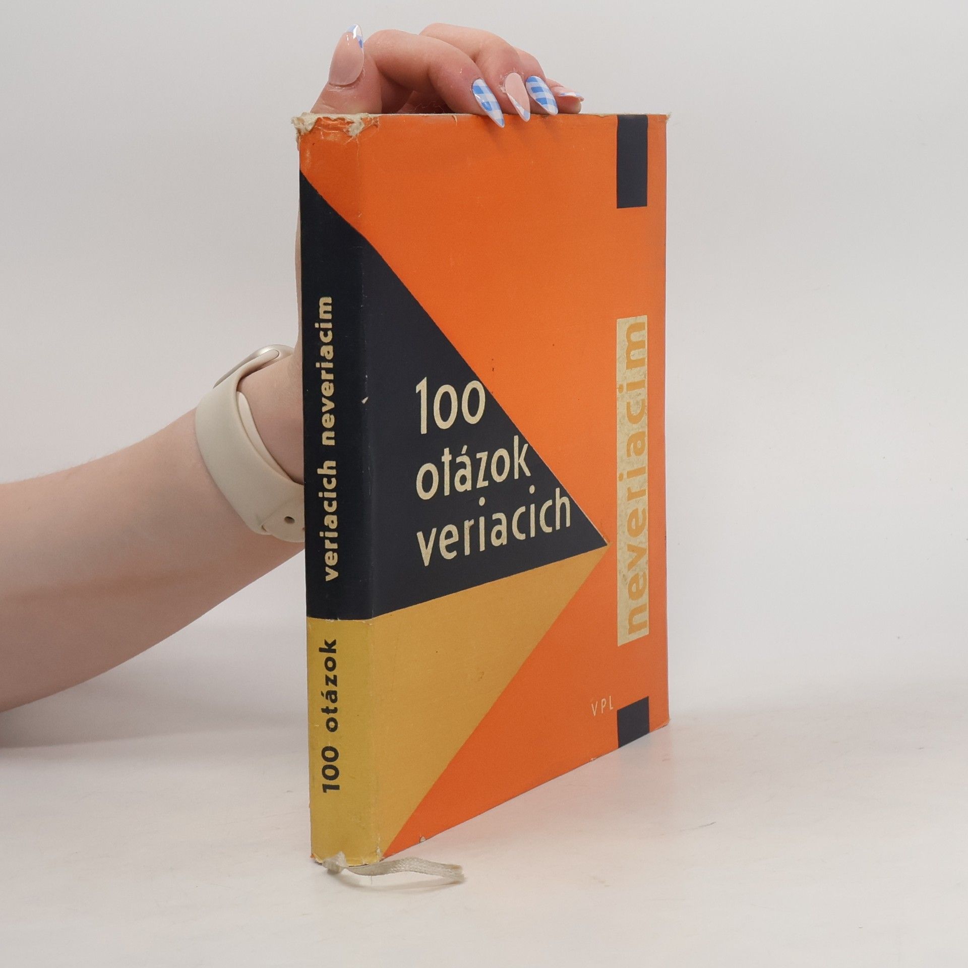 Kolektív autorov 100 otázok veriacich neveriacim