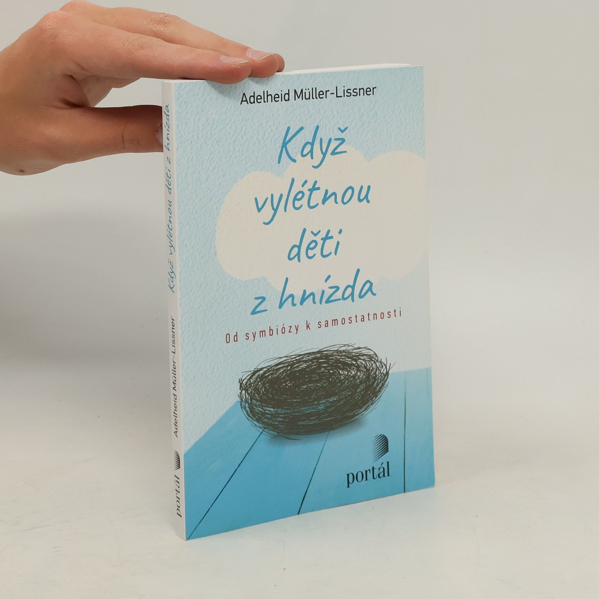 Adelheid Müller-Lissner Když vylétnou děti z hnízda : od symbiózy k samostatnosti