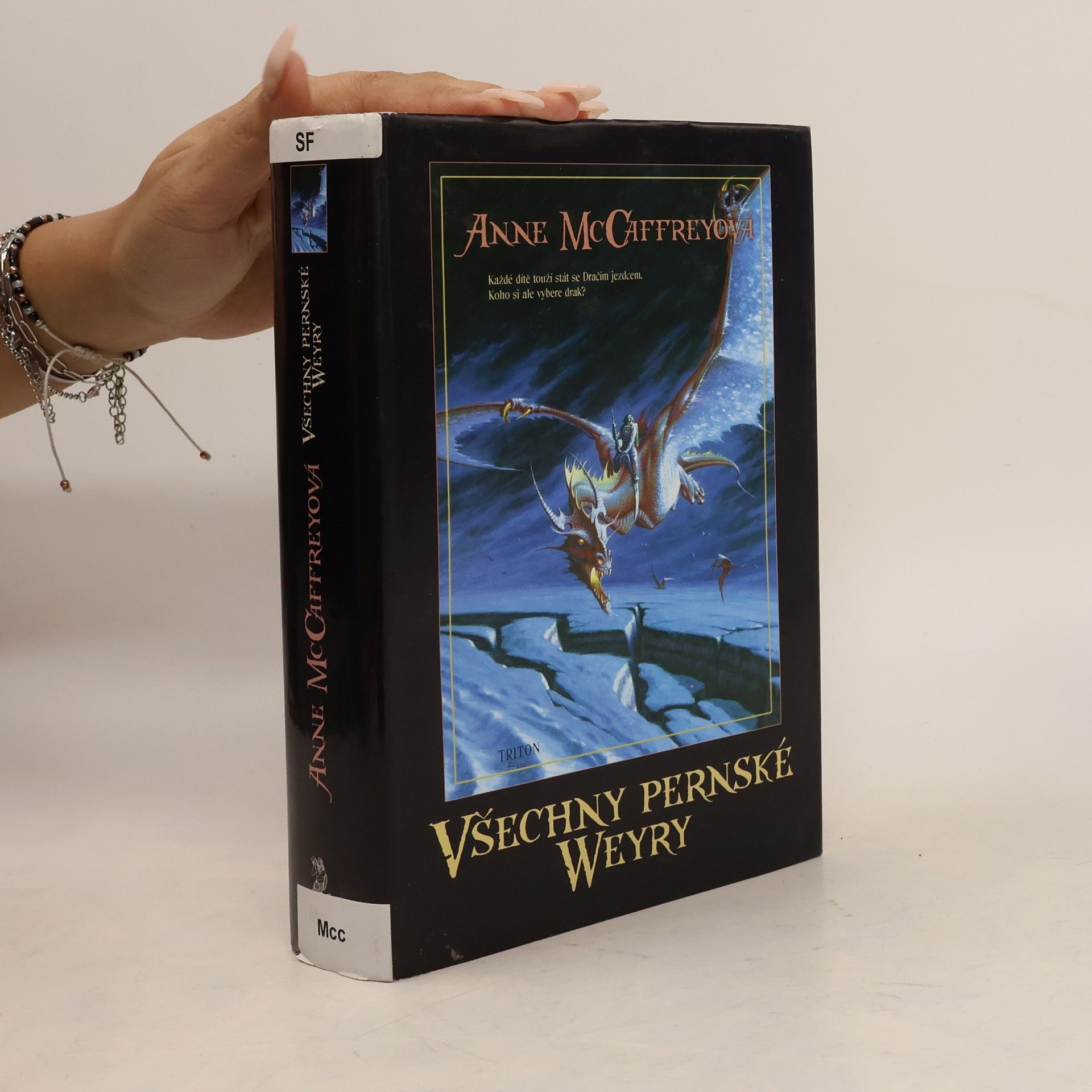 Anne McCaffrey Všechny pernské Weyry