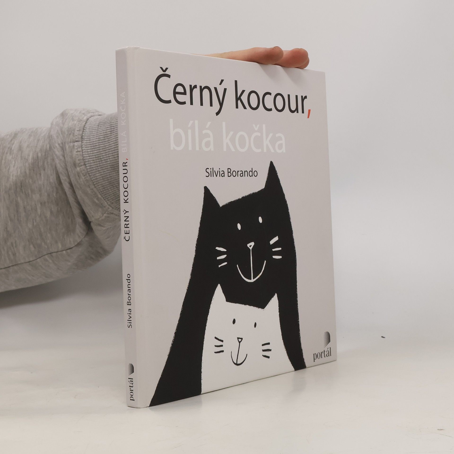 Silvia Borando Černý kocour, bílá kočka