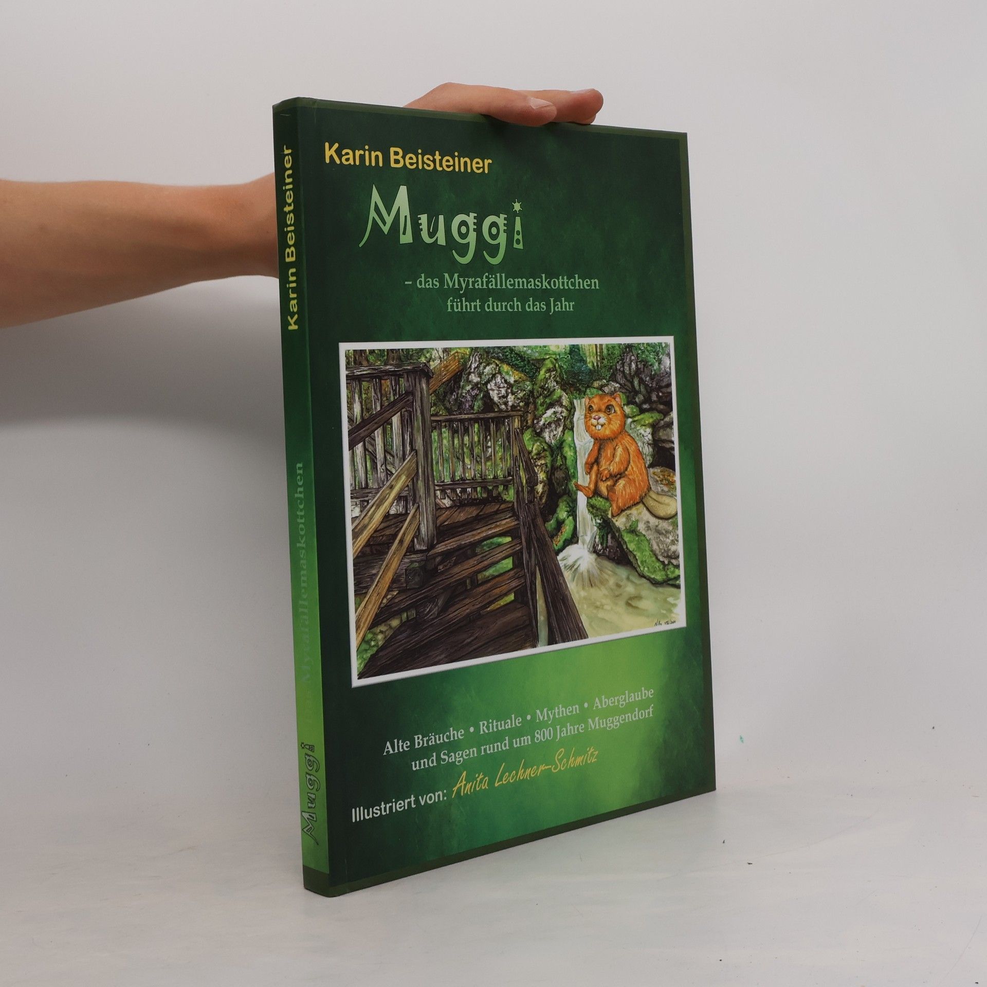 Muggi - Das Myrafällemaskottchen führt durch das Jahr