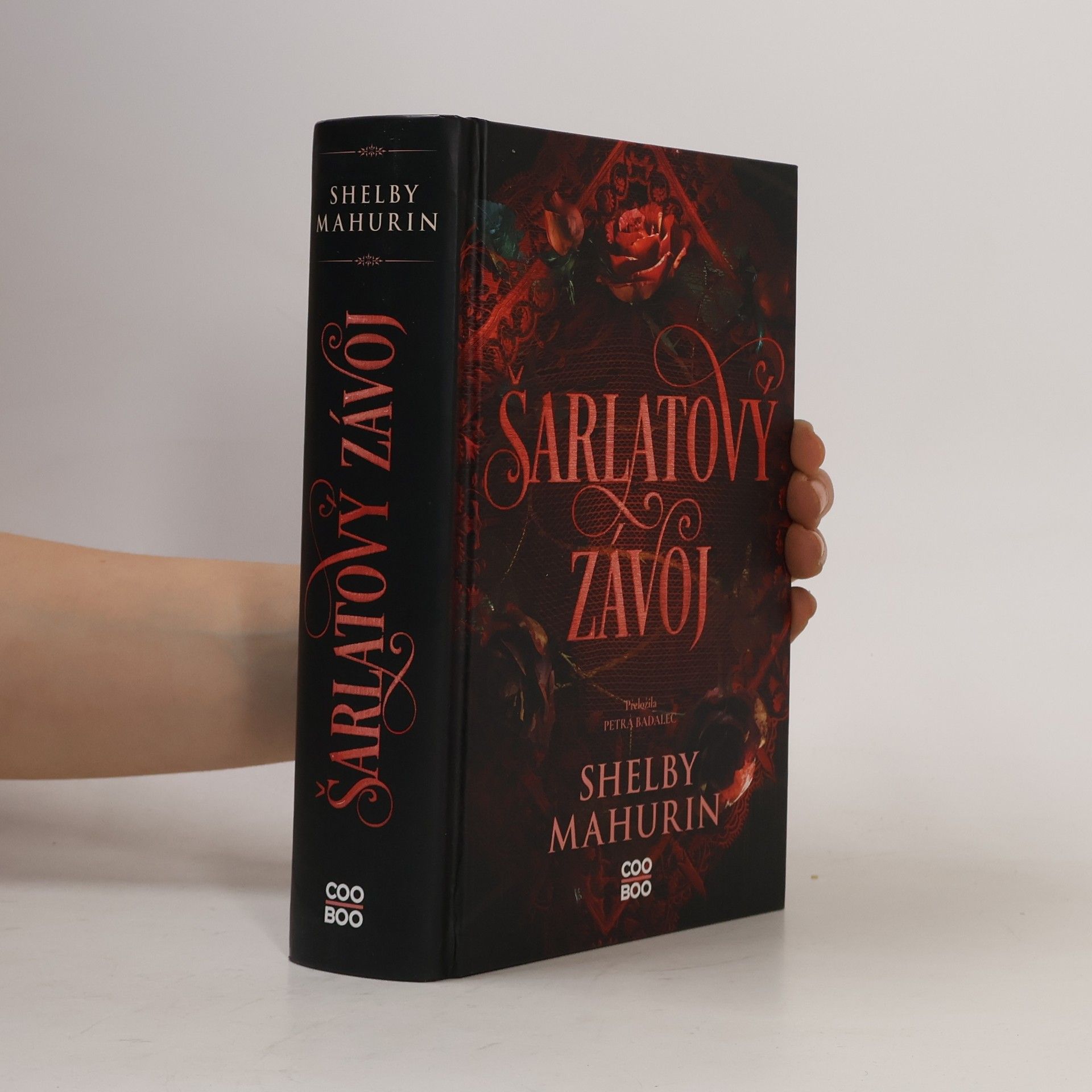 Shelby Mahurin Šarlatový závoj