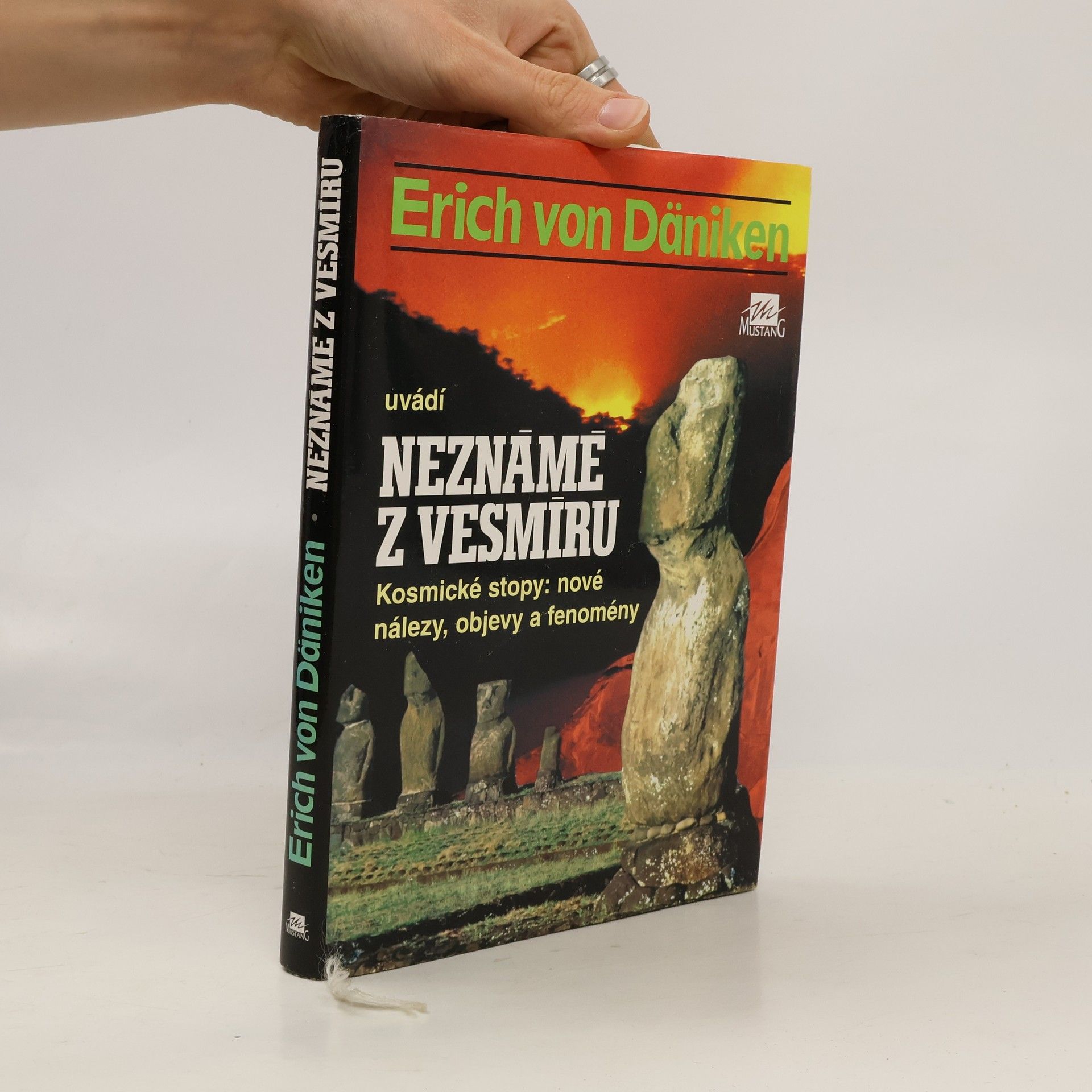 Erich von Däniken Neznámé z vesmíru