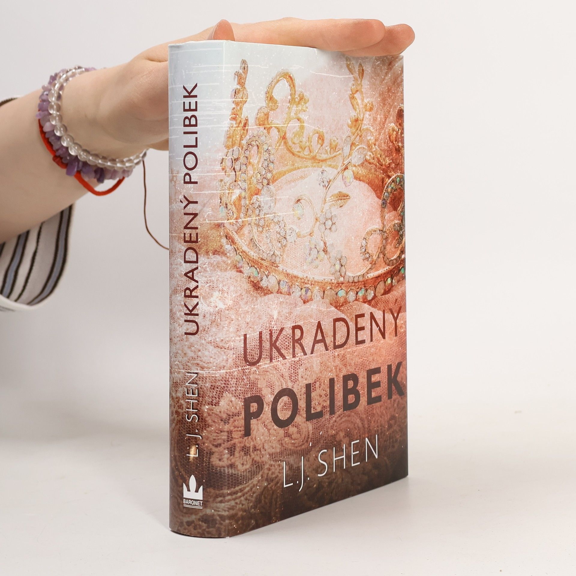 L. J. Shen Ukradený polibek