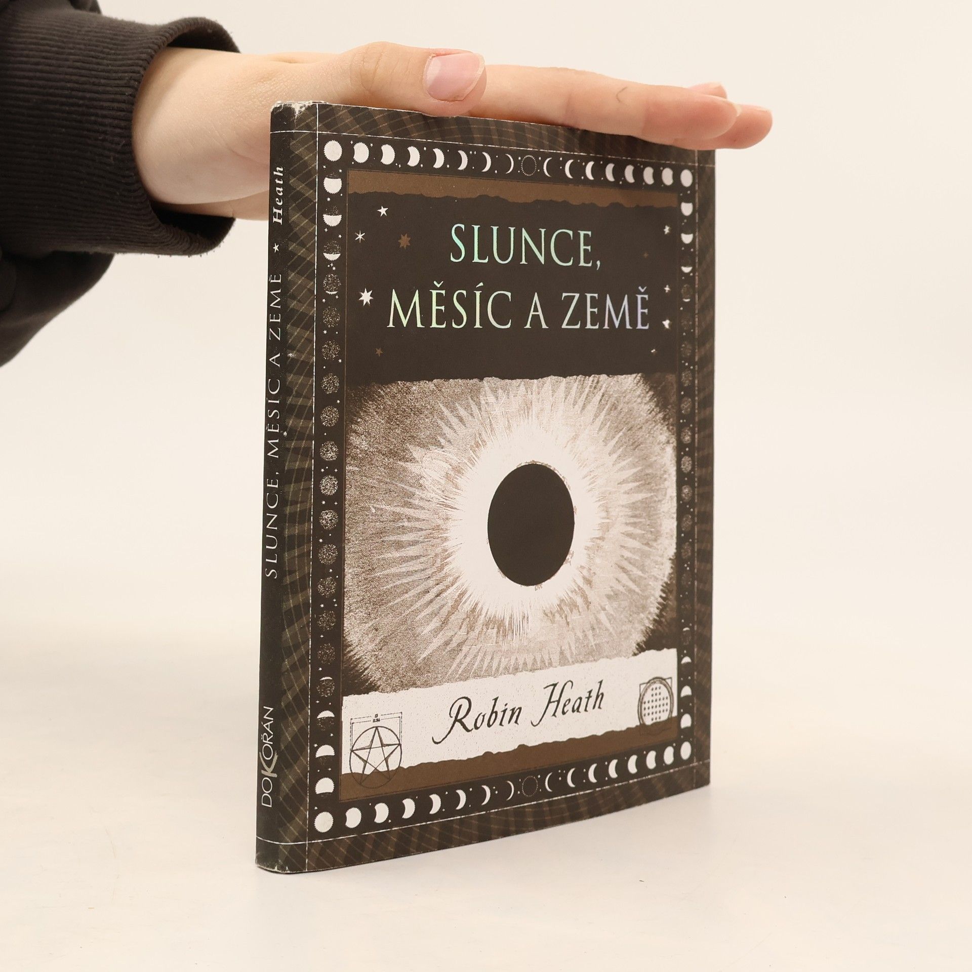 Robin Heath Slunce, Měsíc a Země