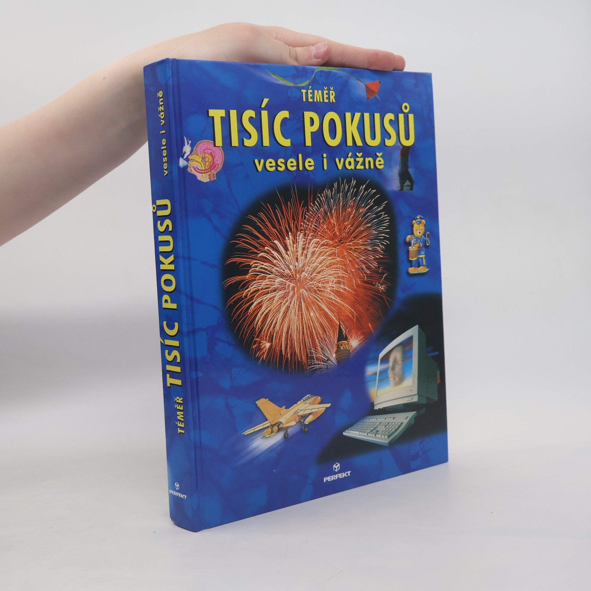 Autorenkollektiv Téměř tisíc pokusů: Vesele i vážně