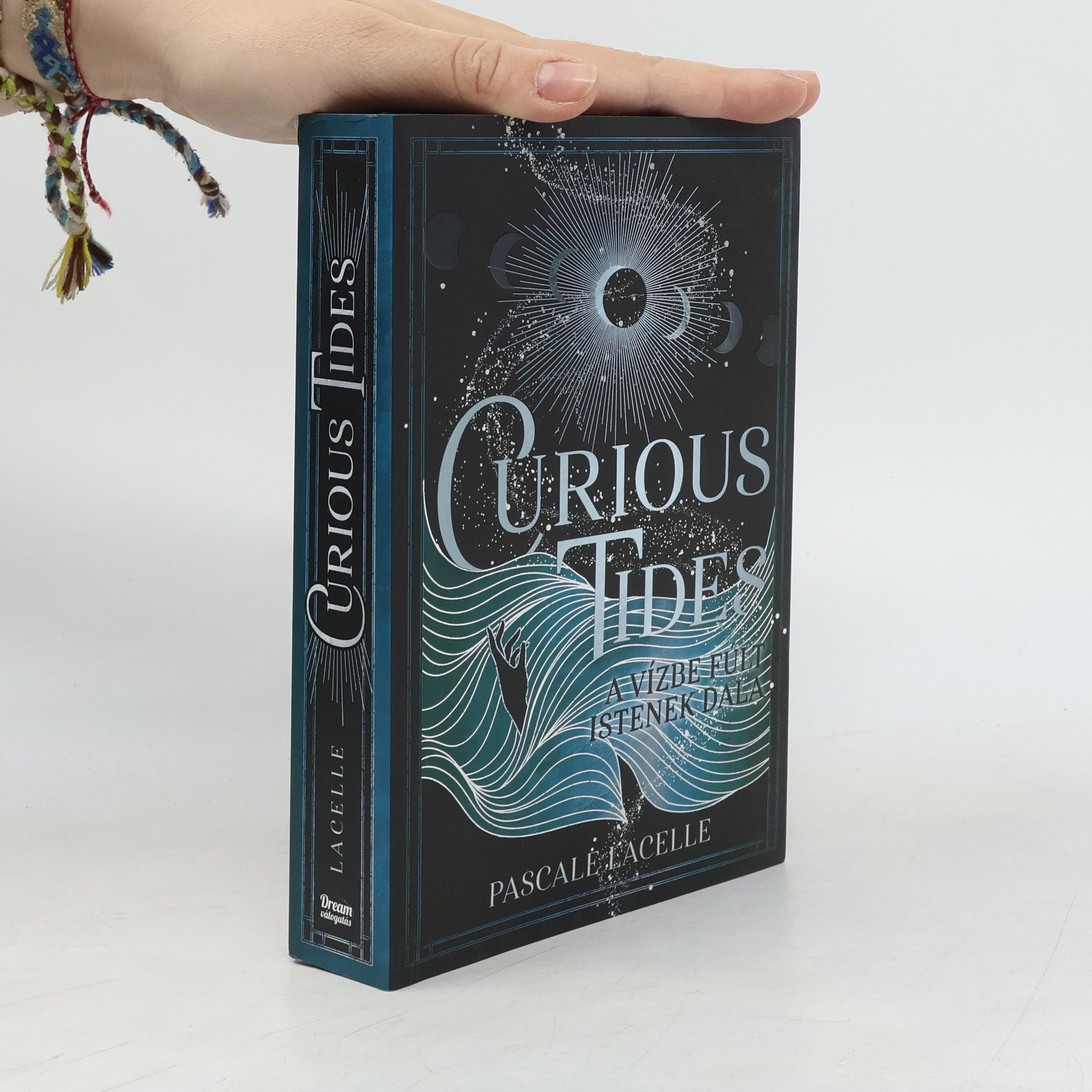 Pascale Lacelle Curious Tides - A vízbe fúlt istenek dala