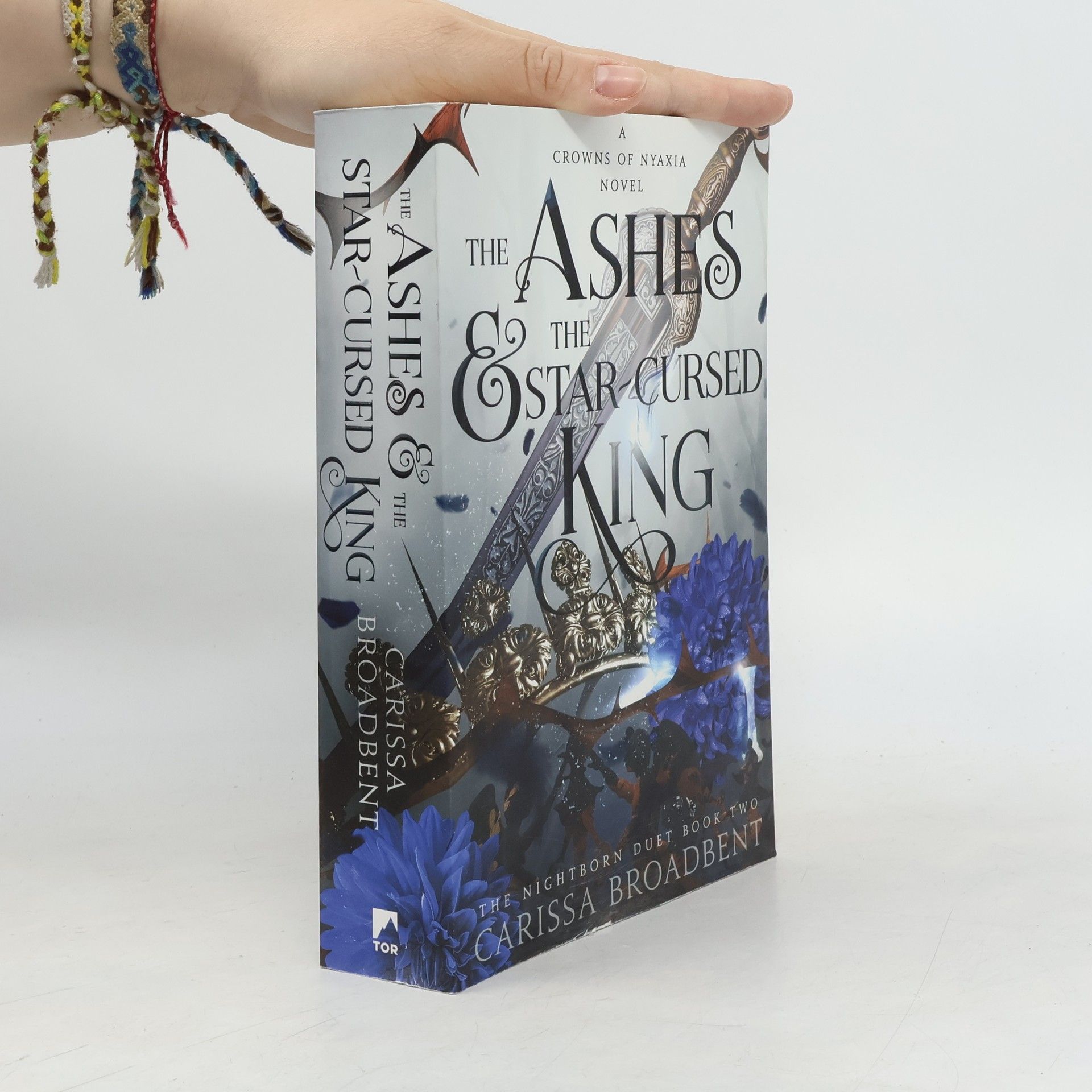 Carissa Broadbent Crowns of Nyaxia 2. The Ashes and the Star-Cursed King