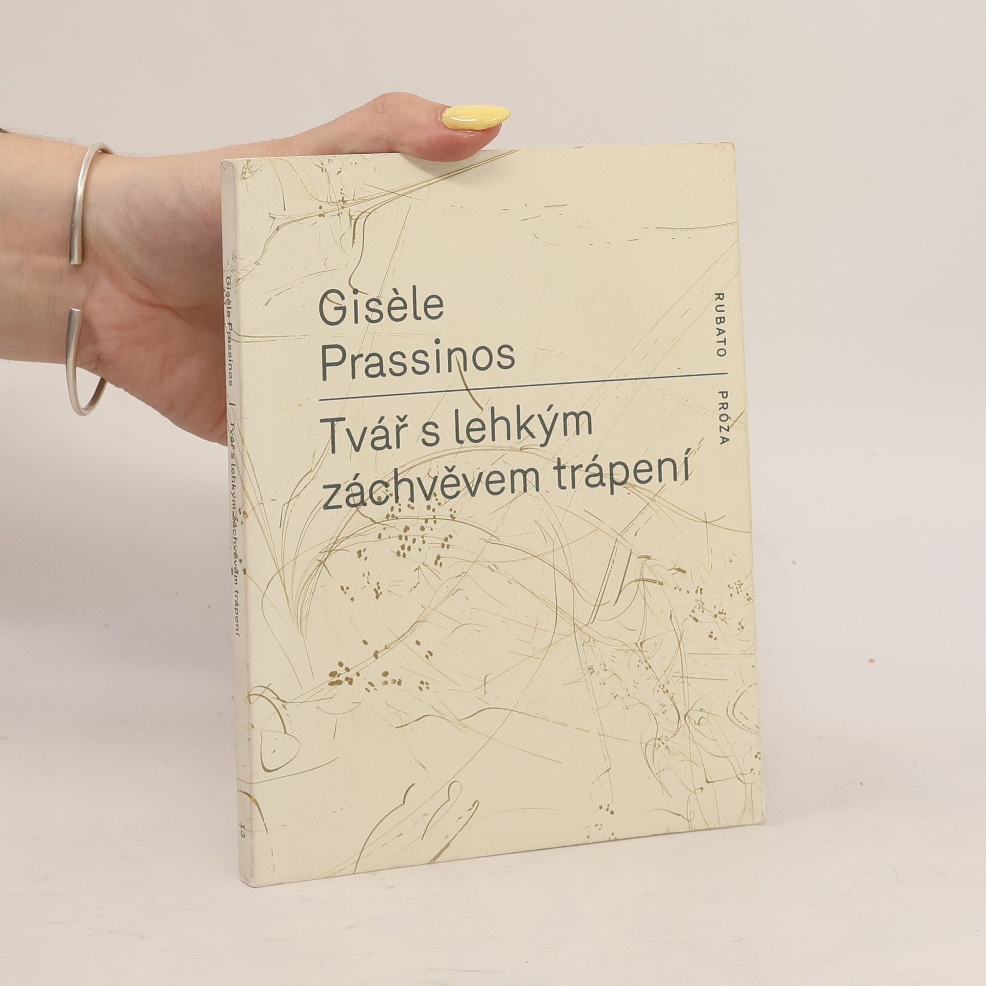 Gisele Prassinos Tvář s lehkým záchvěvem trápení