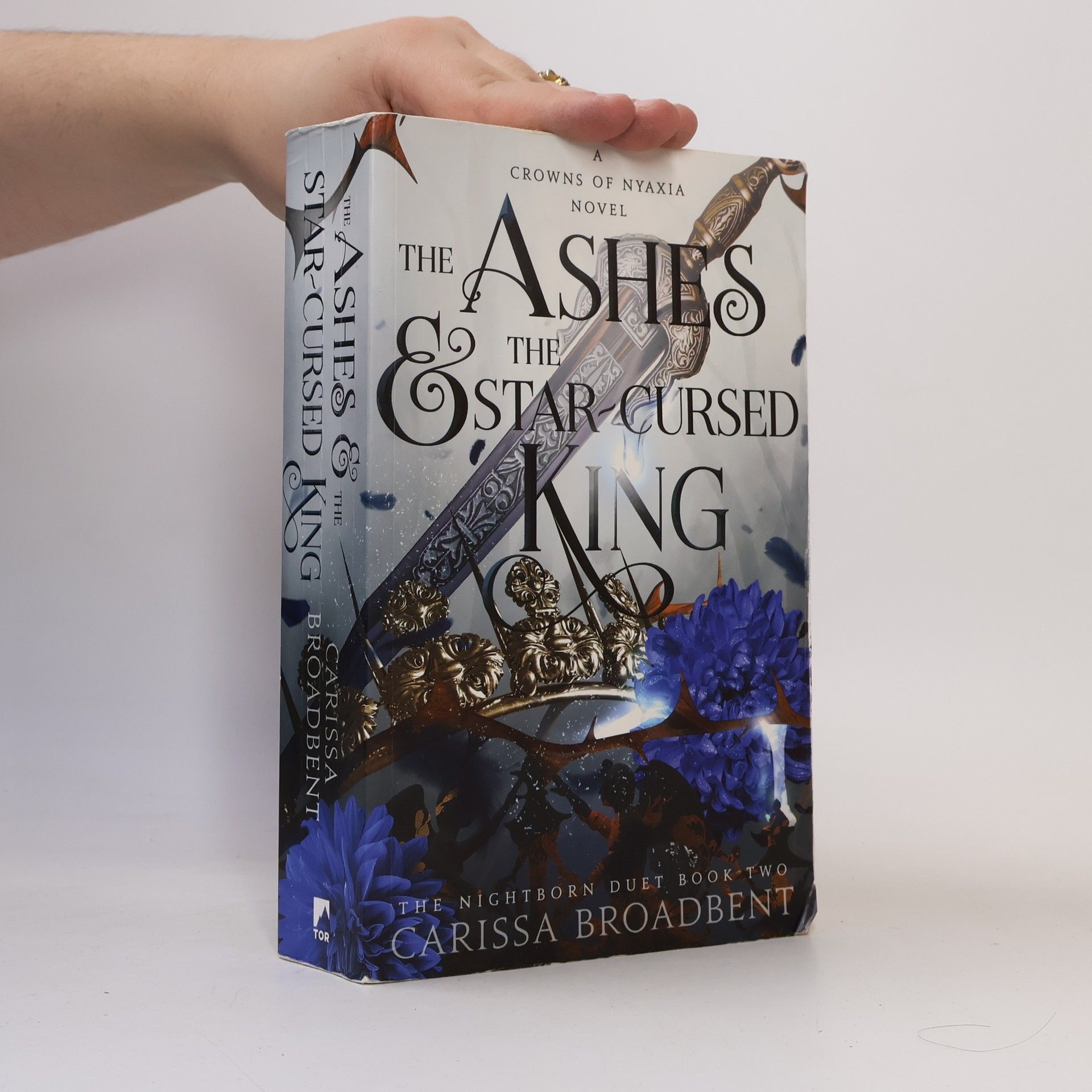 Carissa Broadbent Crowns of Nyaxia 2. The Ashes and the Star-Cursed King