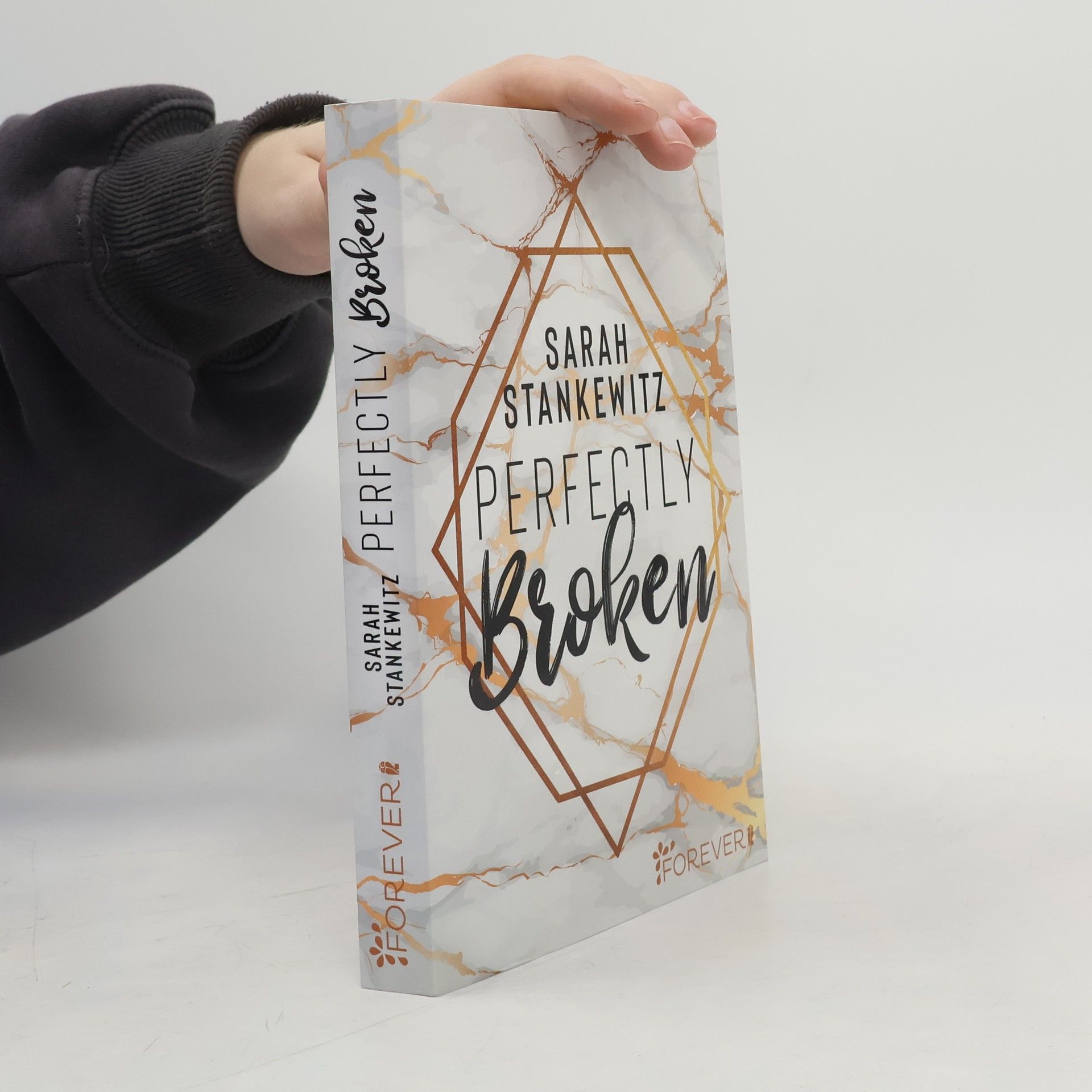 Sarah Stankewitz Perfectly broken