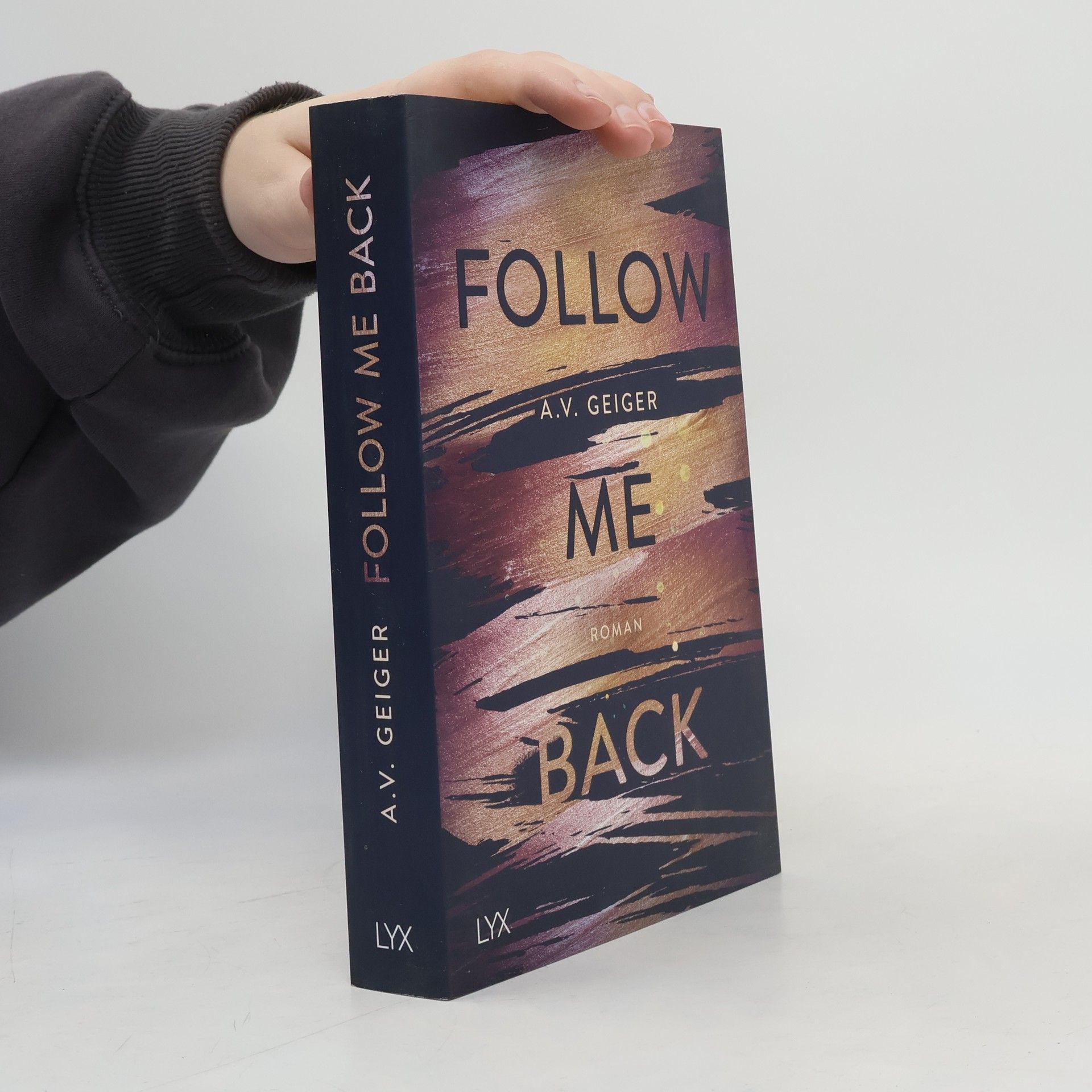 A.V. Geiger Follow me back