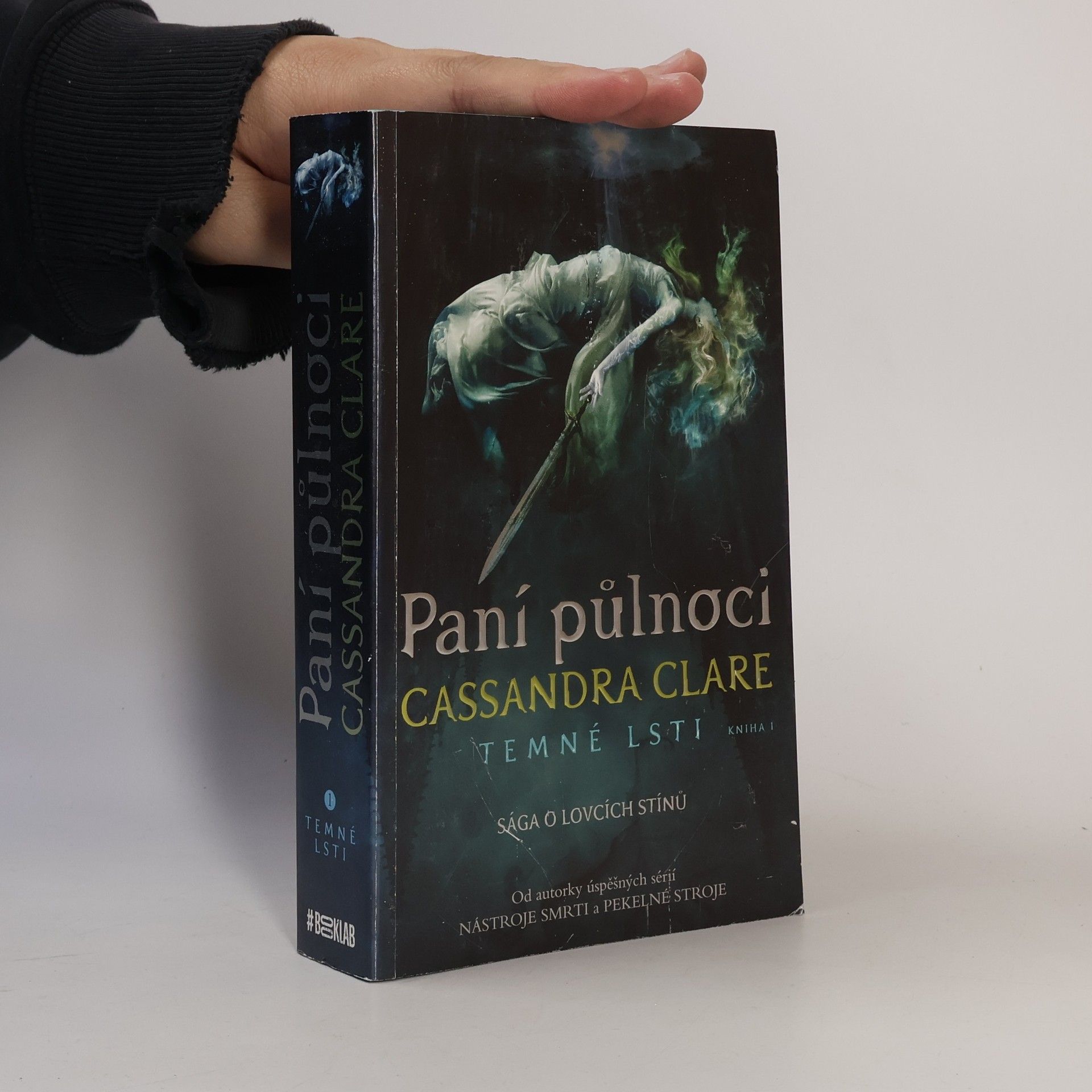 Cassandra Clare Temné lsti. Kniha první, Paní půlnoci