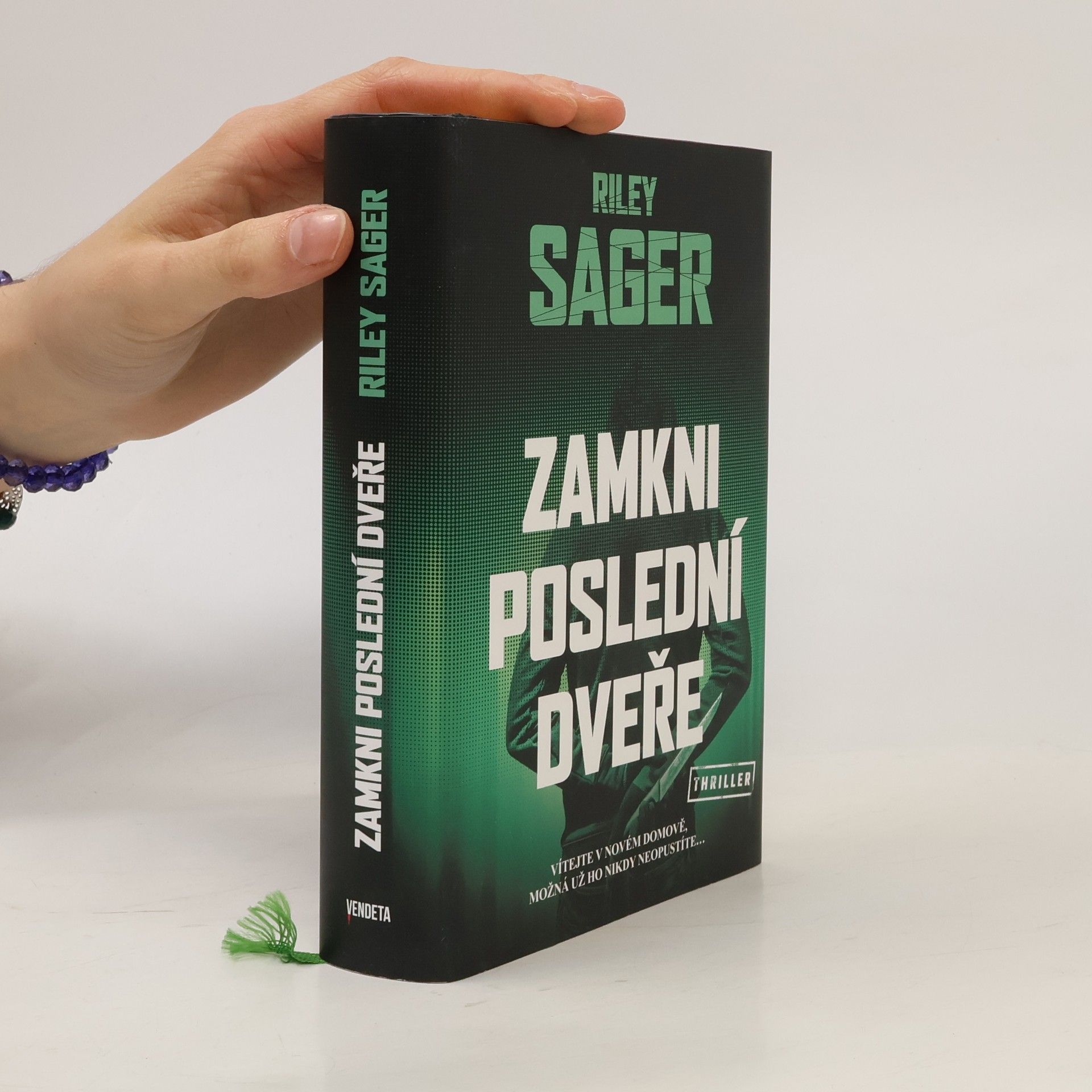 Riley Sager Zamkni poslední dveře