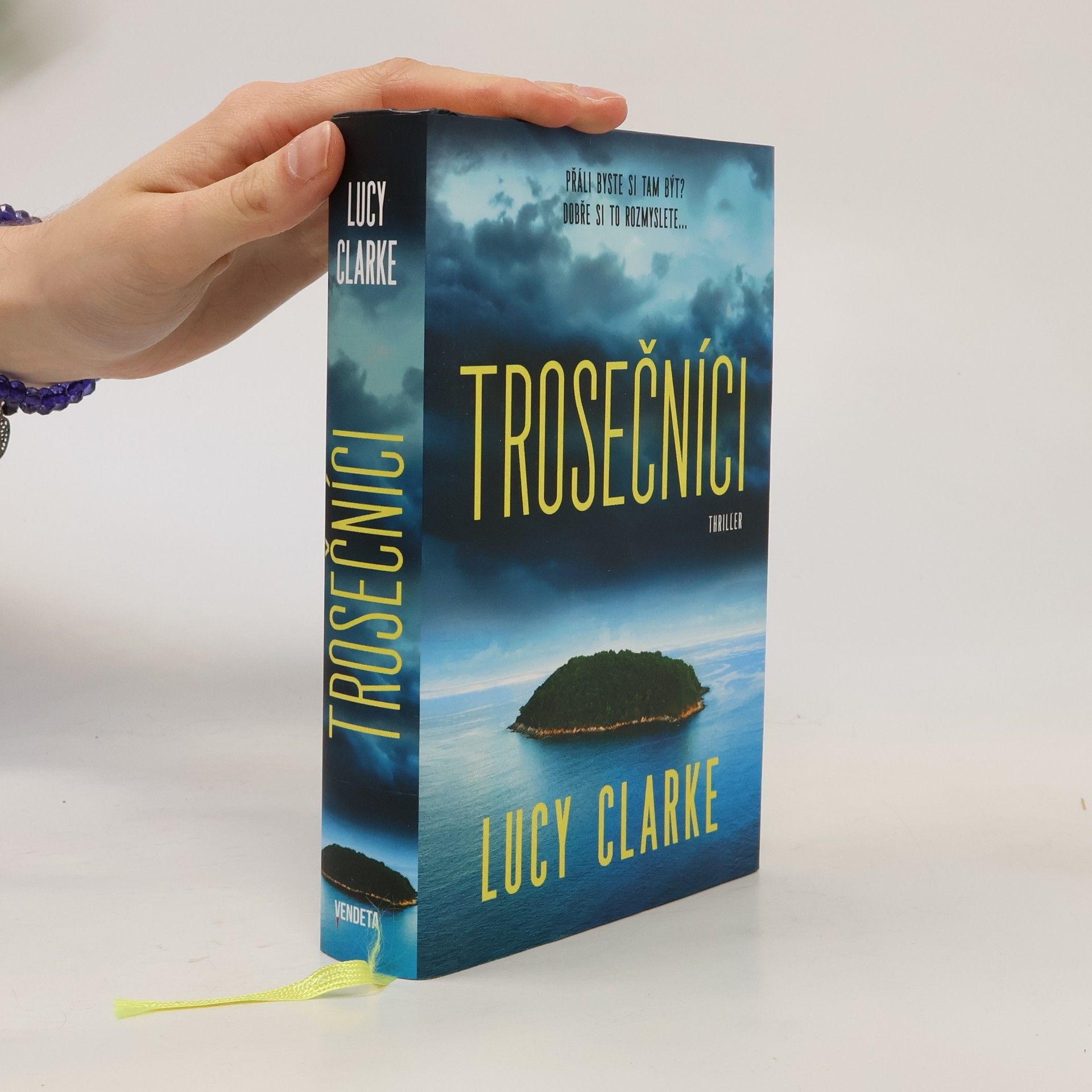 Lucy Clarke Trosečníci
