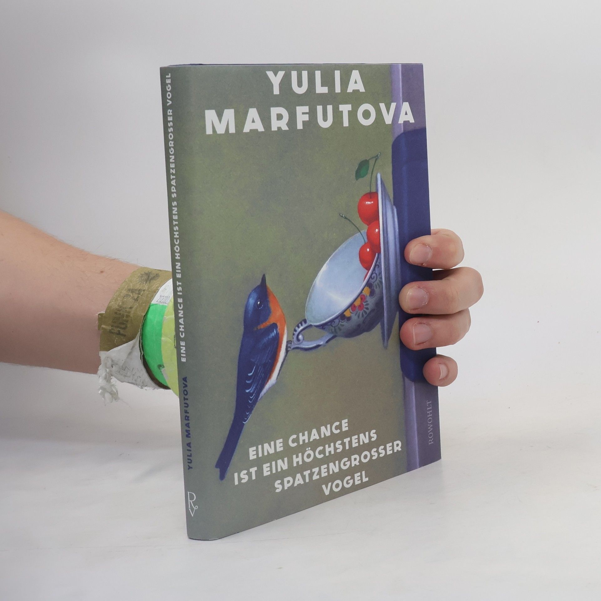 Yulia Marfutova Eine Chance ist ein höchstens spatzengroßer Vogel