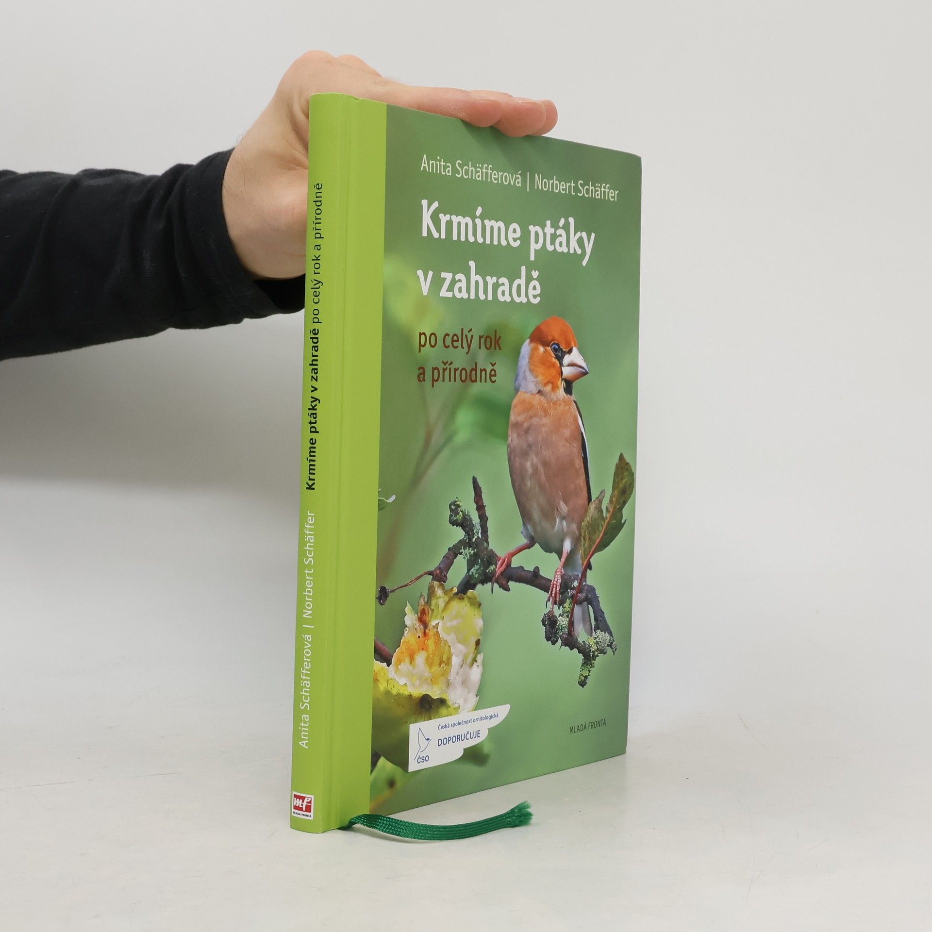 Norbert Schäffer Krmíme ptáky v zahradě : po celý rok a přírodně