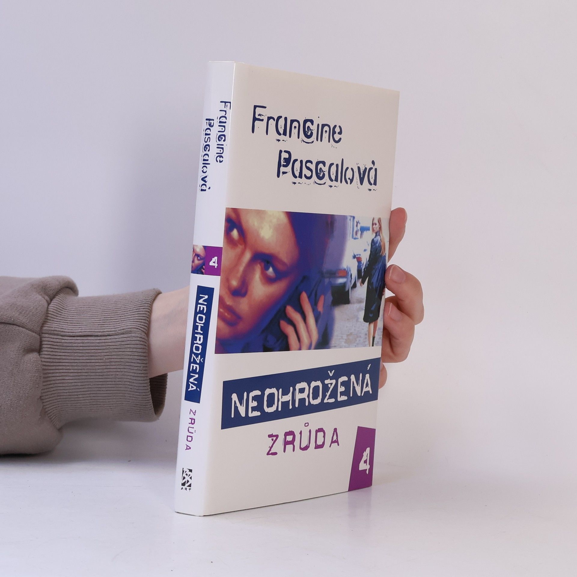 Francine Pascal Neohrožená 4: Zrůda