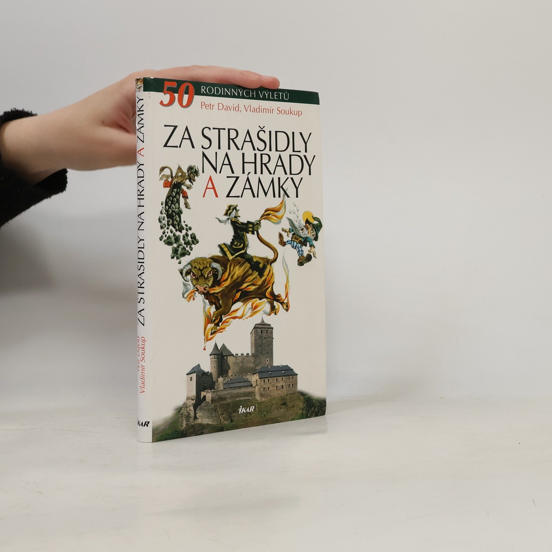 Petr David Za strašidly na hrady a zámky
