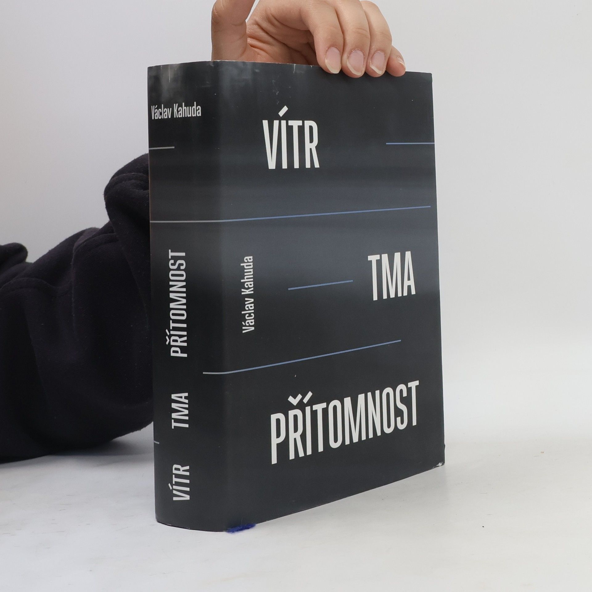 Václav Kahuda Vítr, tma, přítomnost