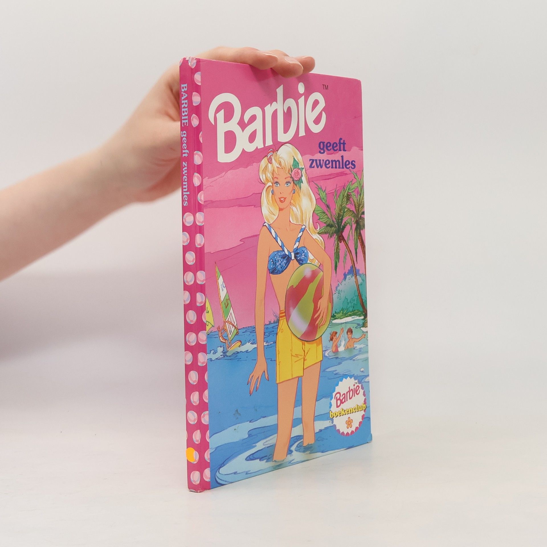 Barbie geeft zwemles