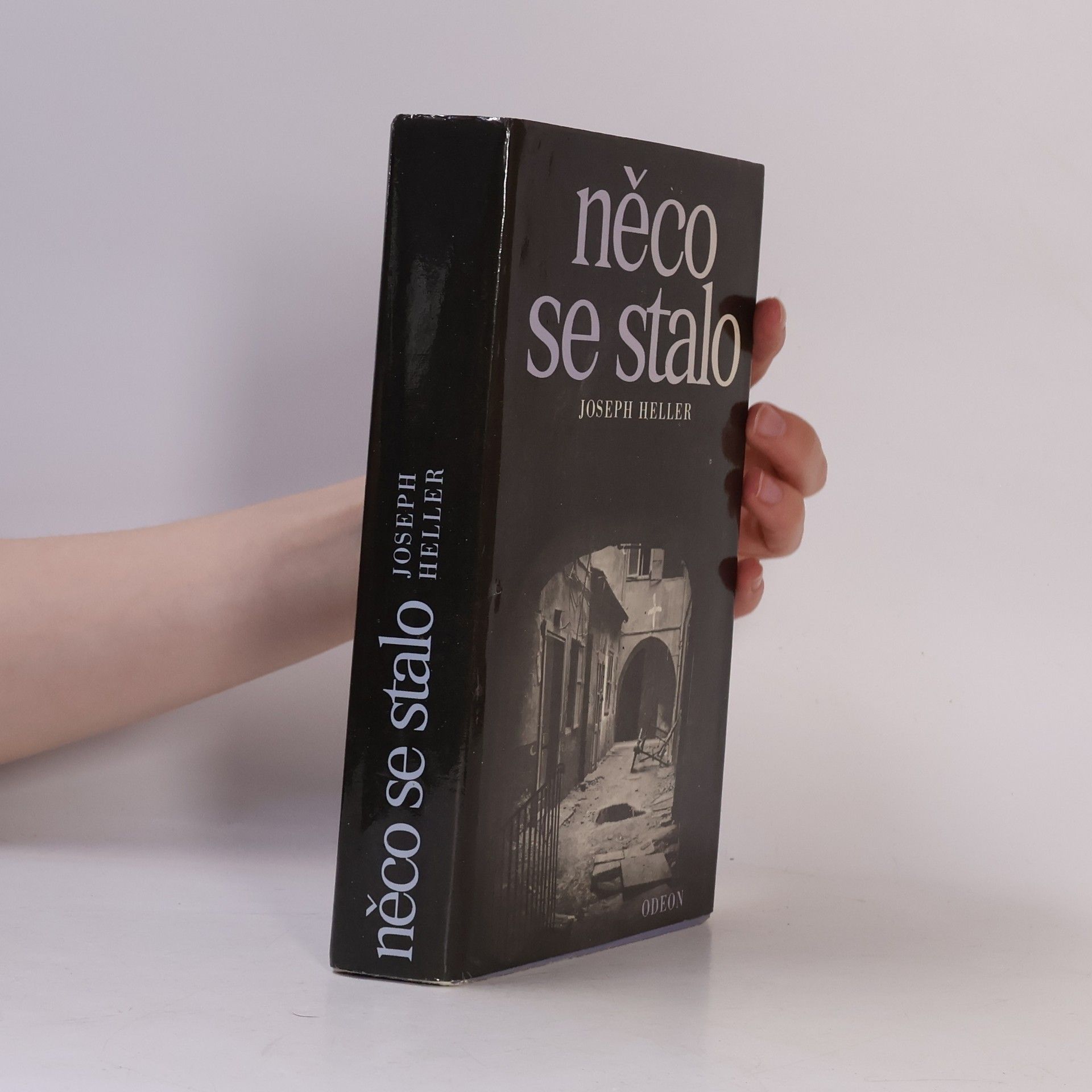 Joseph Heller Něco se stalo