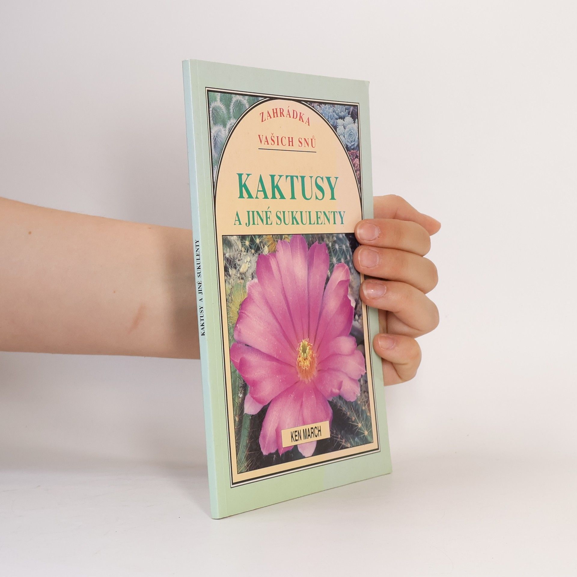 Ken March Kaktusy a jiné sukulenty